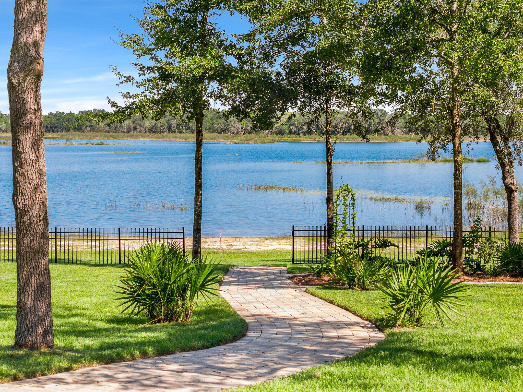 Lake Merial - Residential