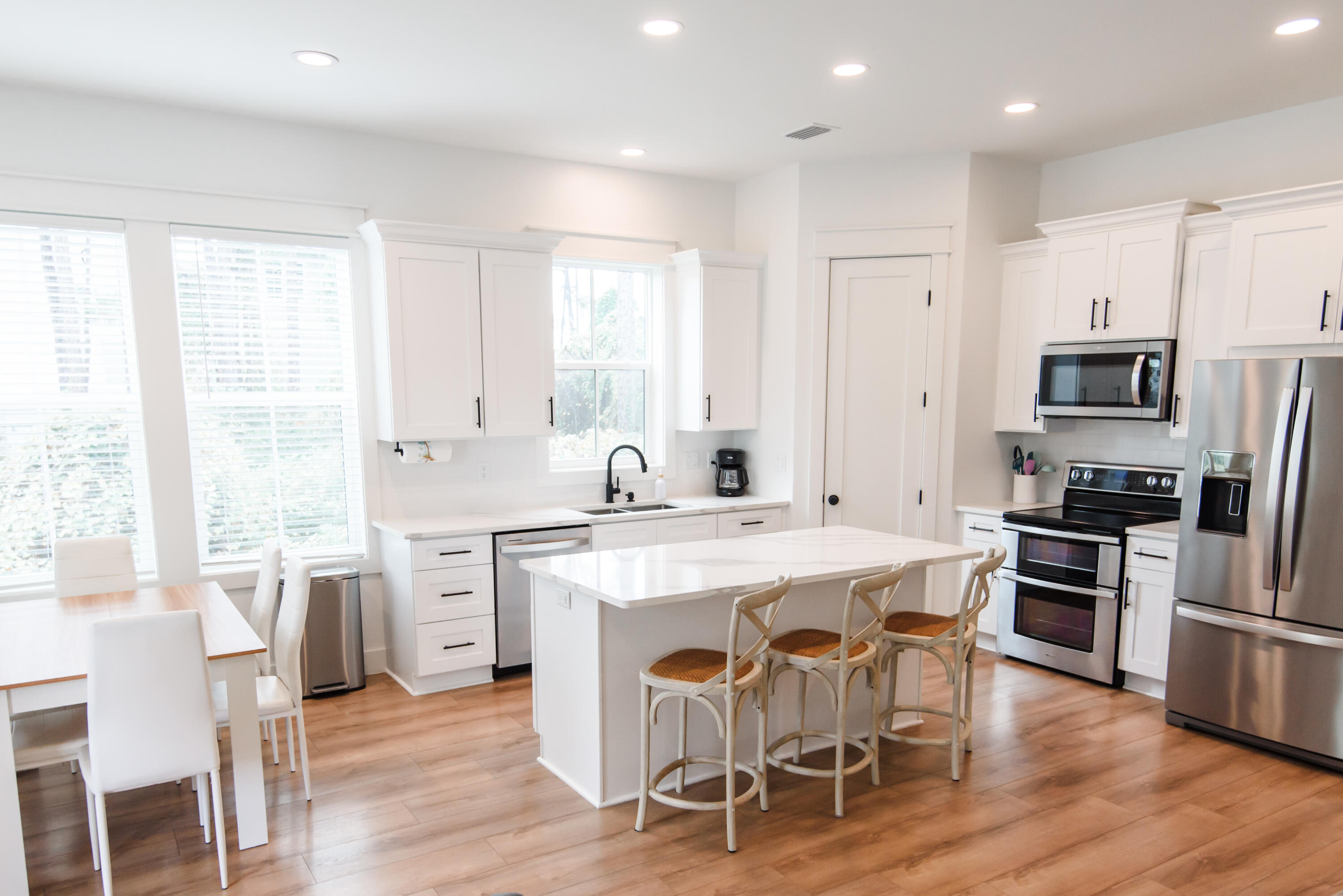 LAKESIDE AT BLUE MOUNTAIN BEACH - Residential Lease