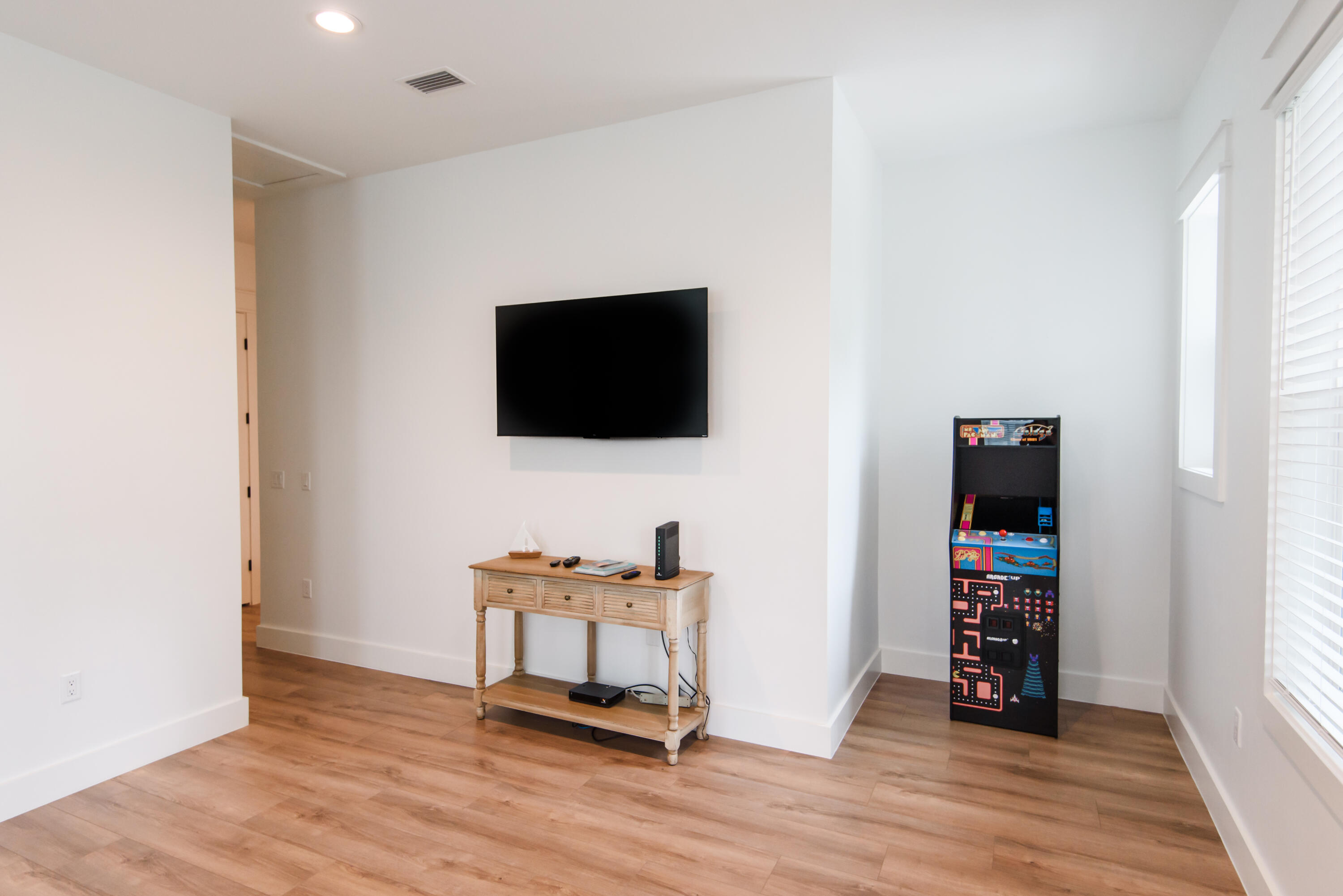 LAKESIDE AT BLUE MOUNTAIN BEACH - Residential Lease