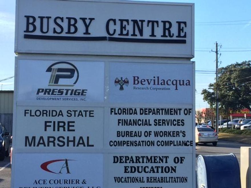 Great space centrally located in Fort Walton Beach; close to Hurlburt and Eglin AFB.