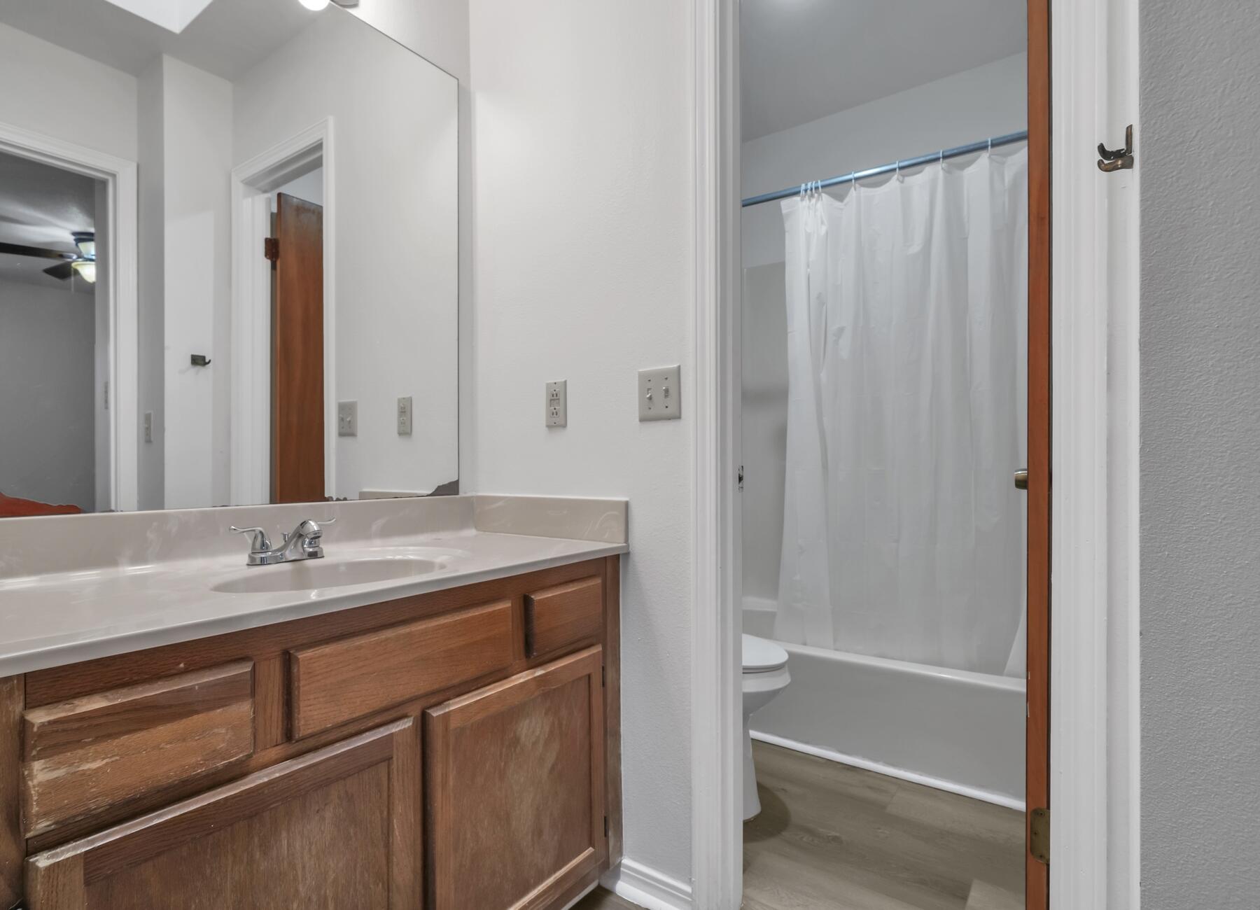 VIKING MANOR PH 1 - Residential Lease