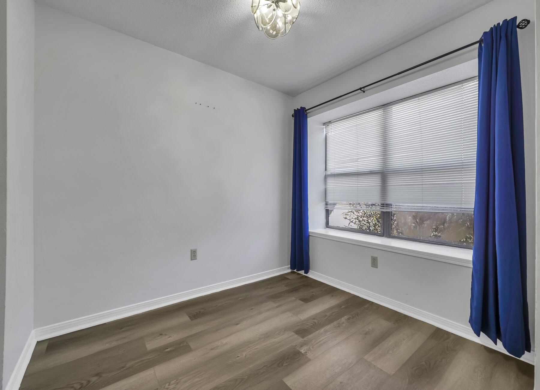 VIKING MANOR PH 1 - Residential Lease