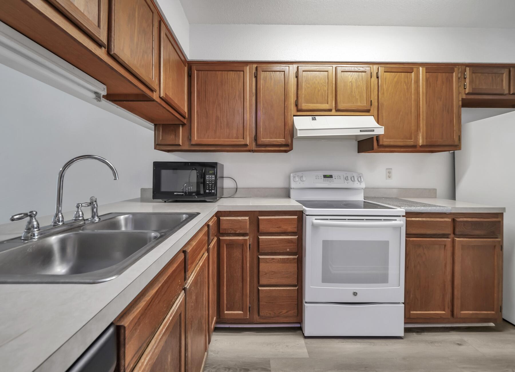 VIKING MANOR PH 1 - Residential Lease