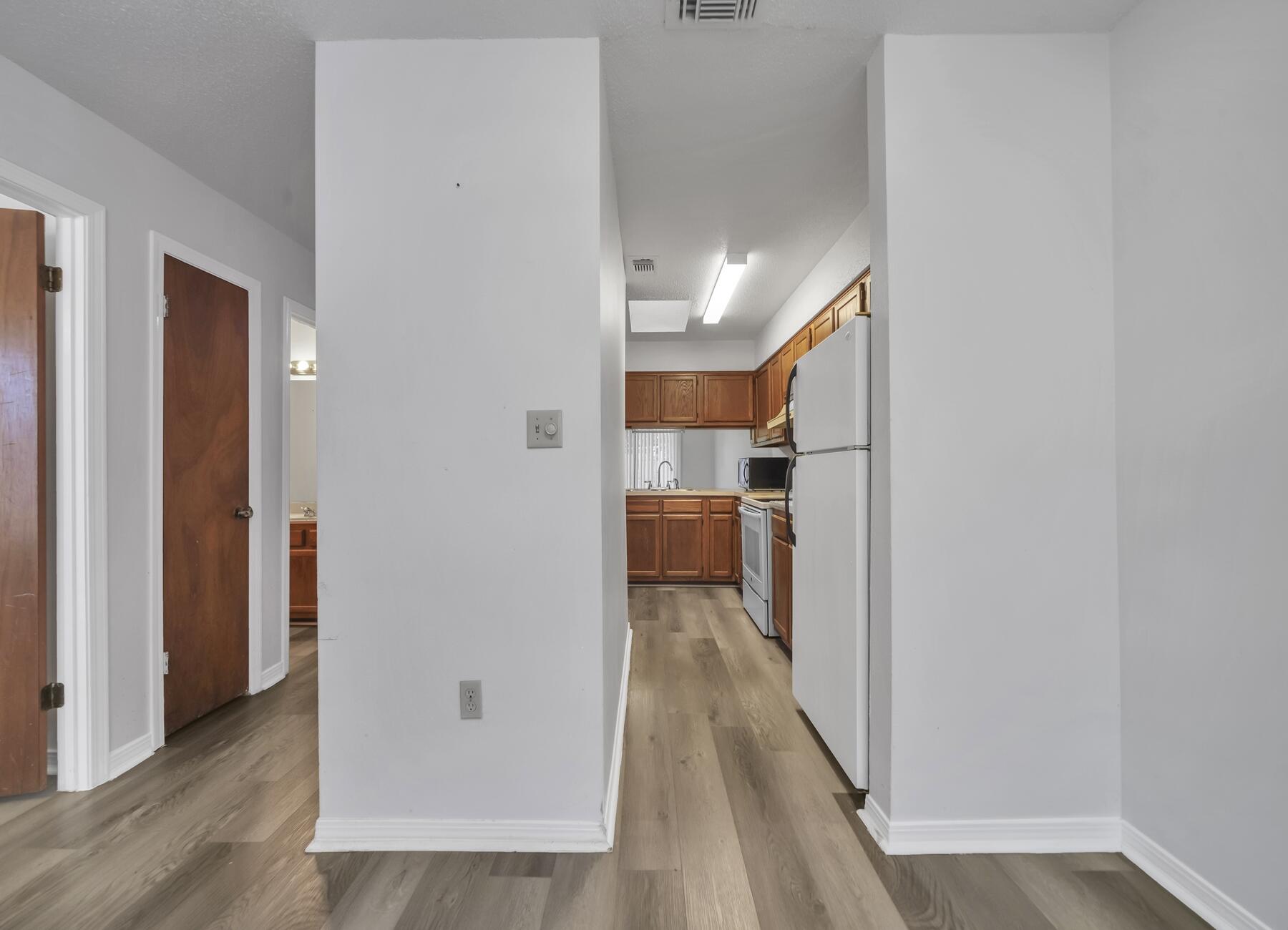 VIKING MANOR PH 1 - Residential Lease