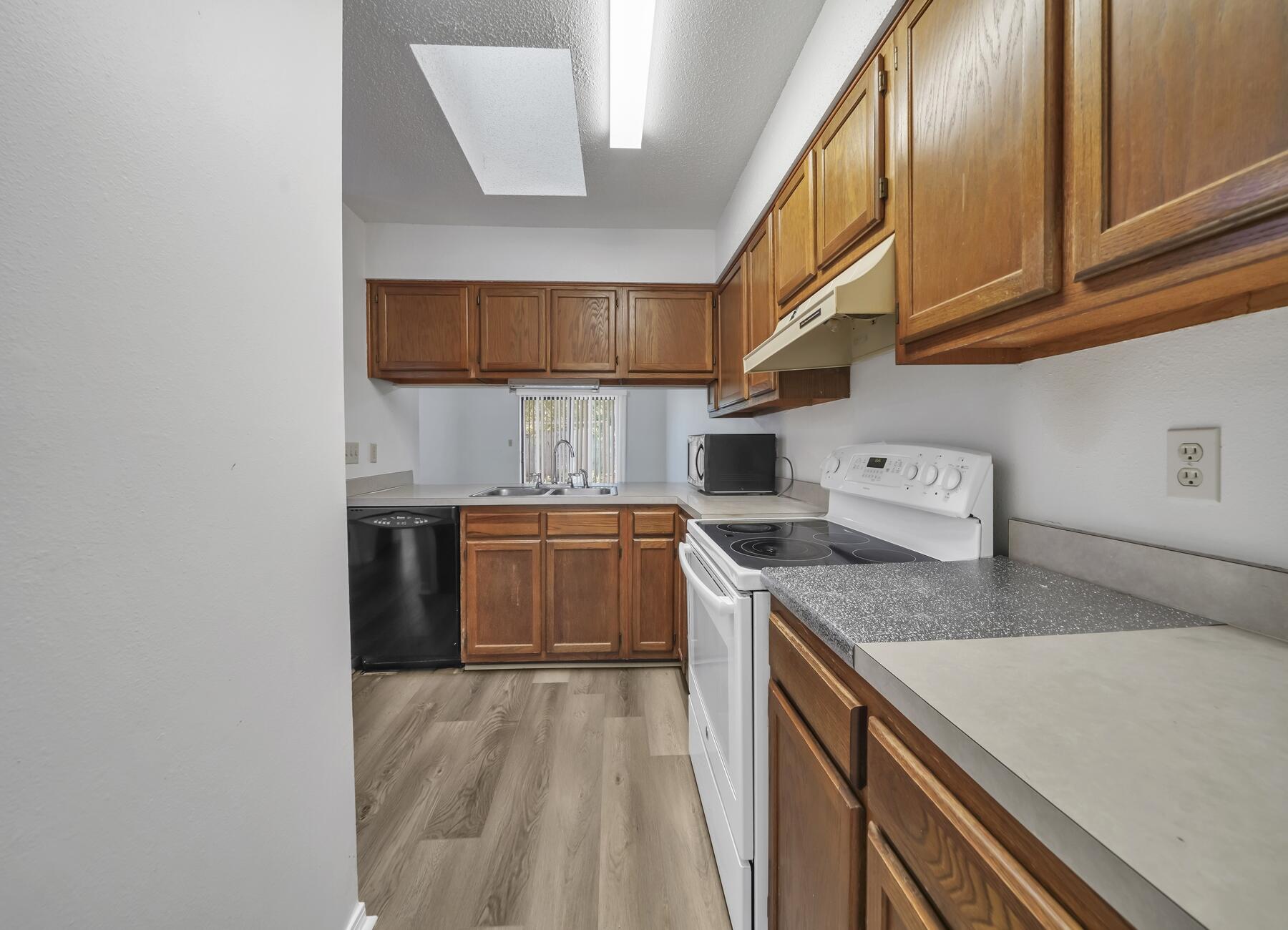 VIKING MANOR PH 1 - Residential Lease