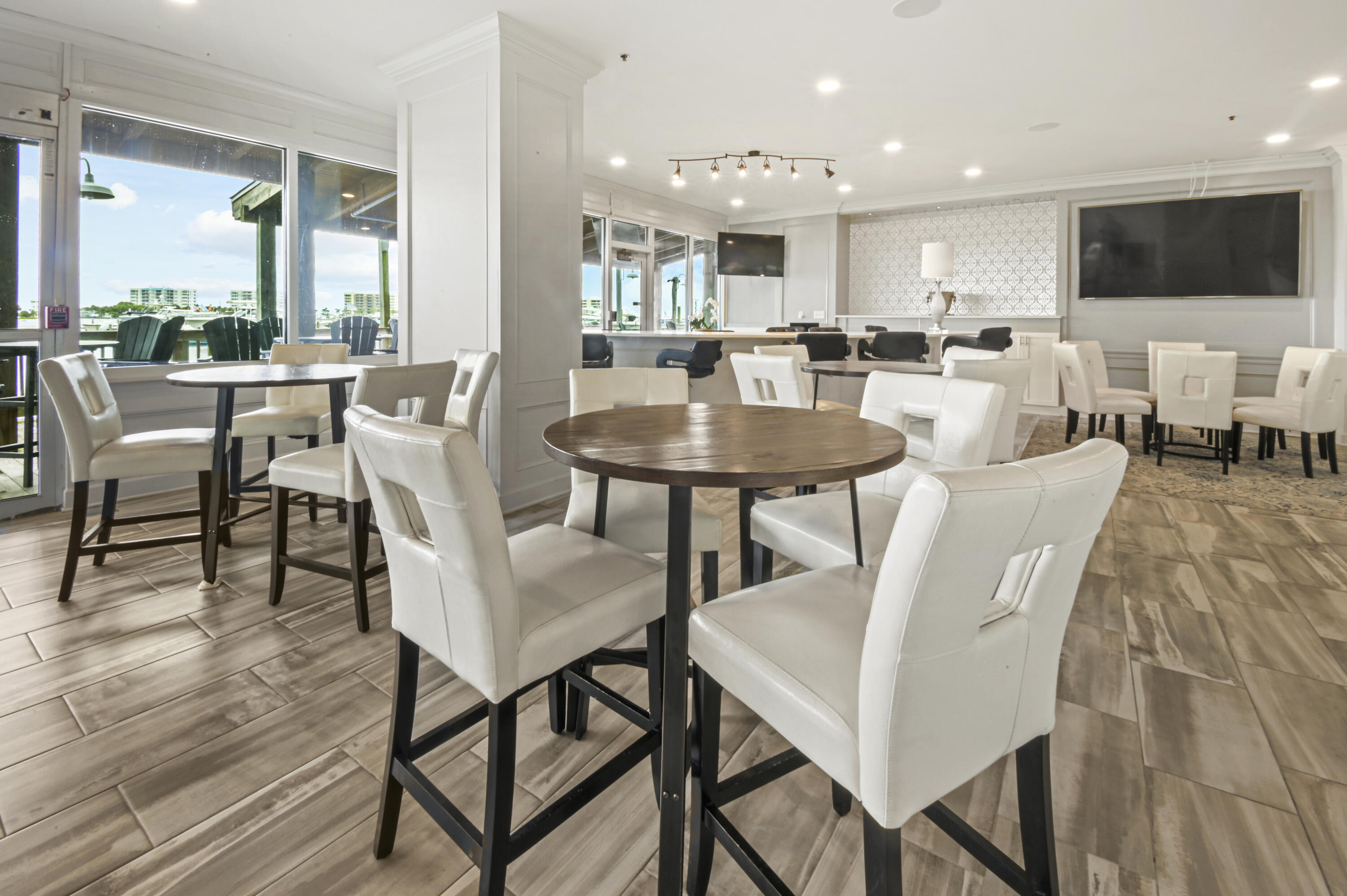 DESTIN YACHT CLUB CONDO - Residential