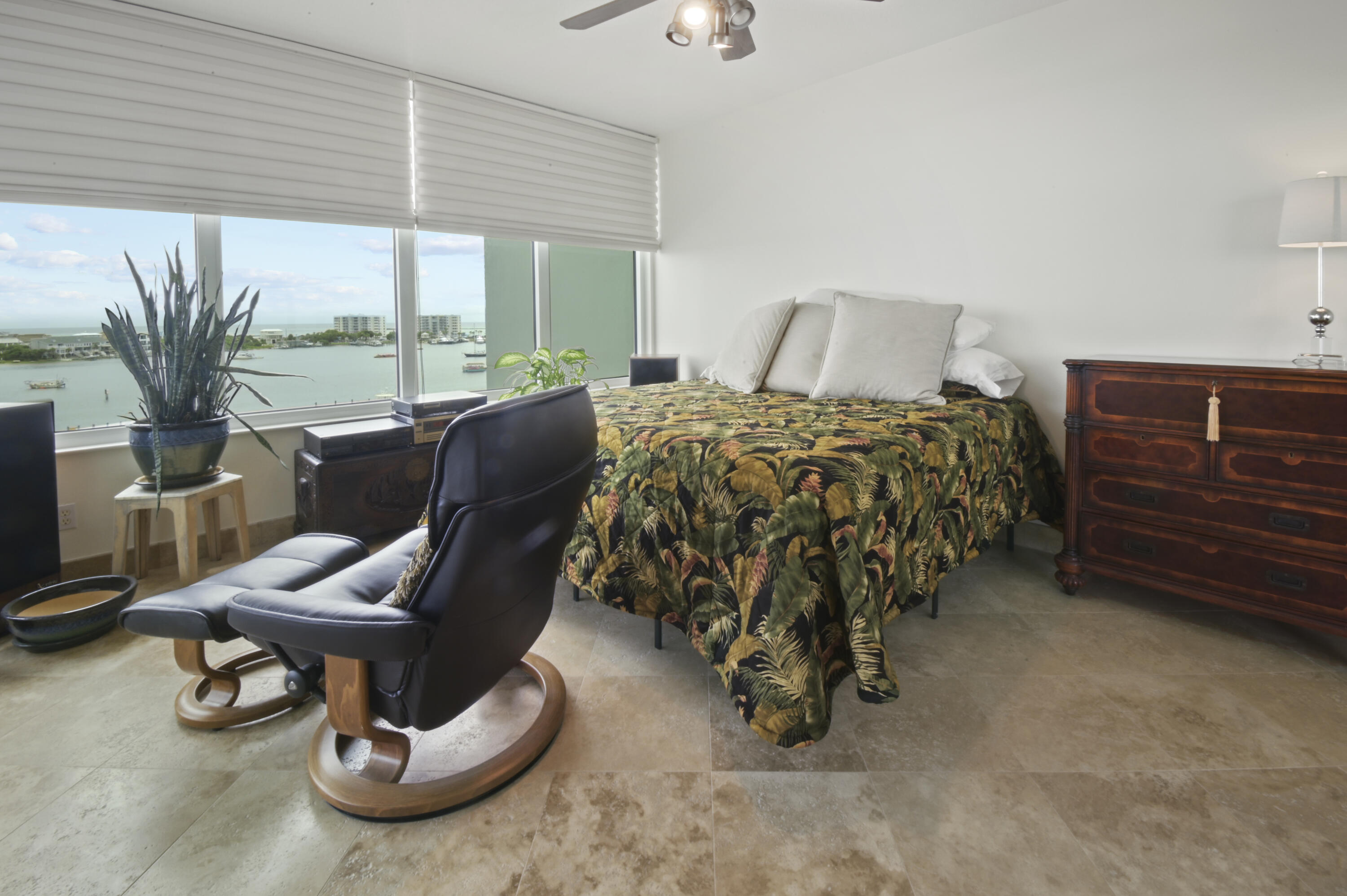 DESTIN YACHT CLUB CONDO - Residential