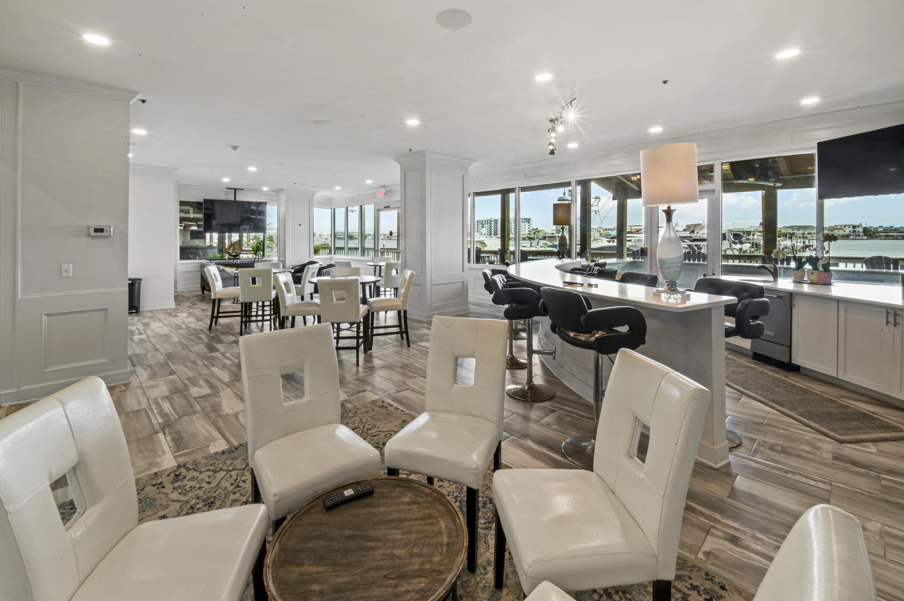 DESTIN YACHT CLUB CONDO - Residential