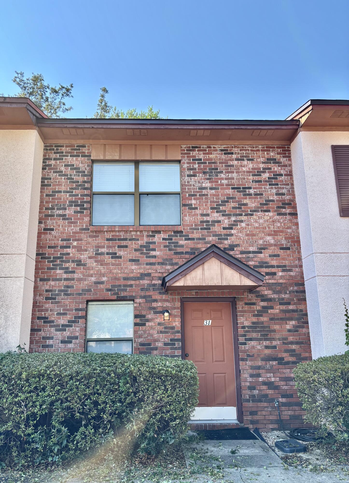 This beautifully maintained townhome offers a spacious and functional layout with plenty of natural light throughout. The large living area opens seamlessly into a tiled dining space and a well-appointed kitchen featuring a convenient breakfast bar ideal for both everyday living and entertaining. Both bedrooms are generously sized, and the unit includes washer and dryer hookups for your convenience. Owner will allow a small dog under 25 lbs. All Coastal Realty Services residents are enrolled in the Resident Benefits Package (RBP) which includes renters insurance, HVAC air filter delivery (for applicable properties) and our best-in-class resident rewards program, and much more! More details upon application.