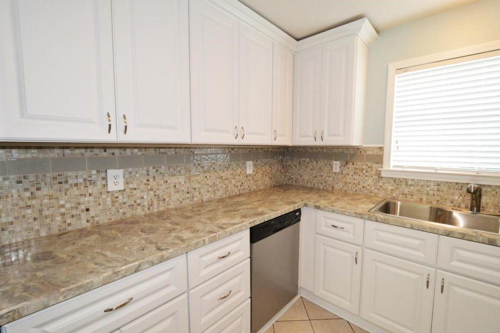 PELICAN PLACE T/H WEST - Residential Lease