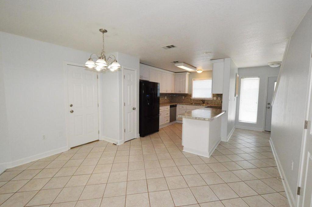 PELICAN PLACE T/H WEST - Residential Lease