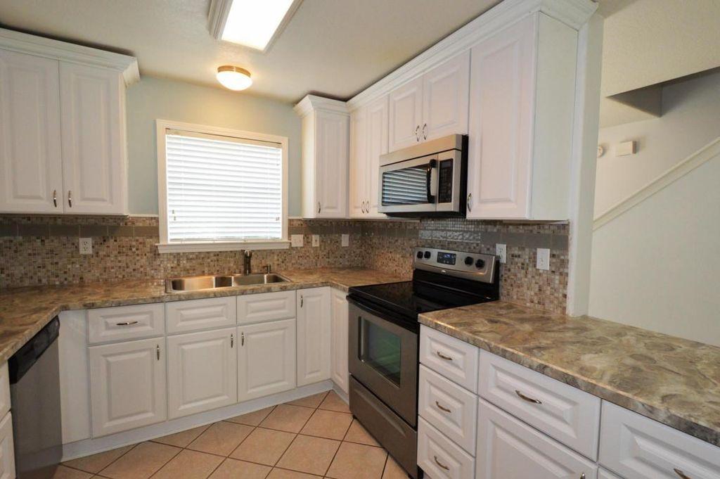 PELICAN PLACE T/H WEST - Residential Lease