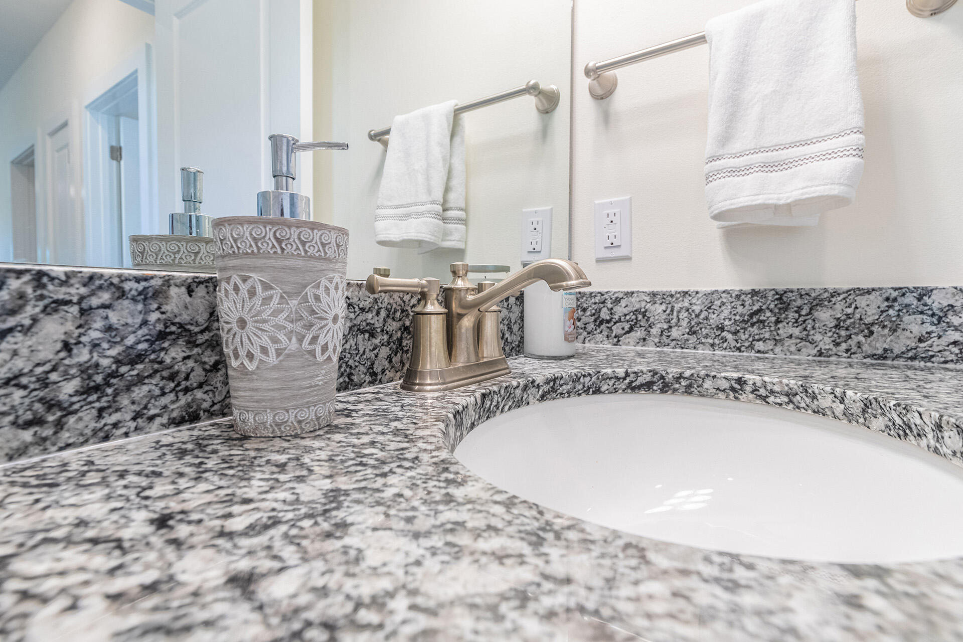 HIDDEN LAKES - Residential