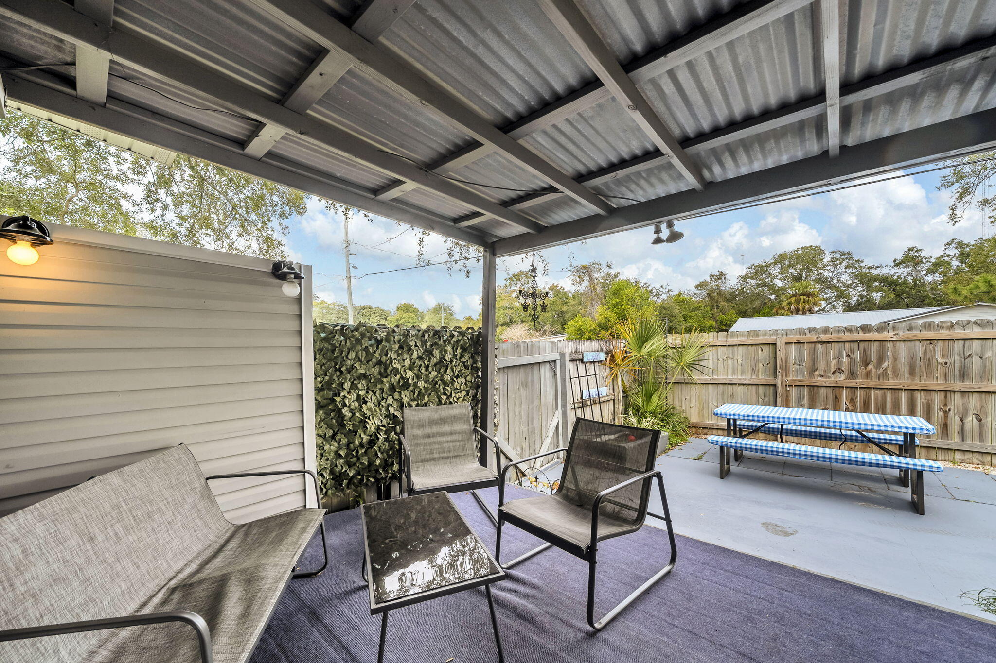 SEABREEZE 6TH ADD LOT 1 BLK G - Residential