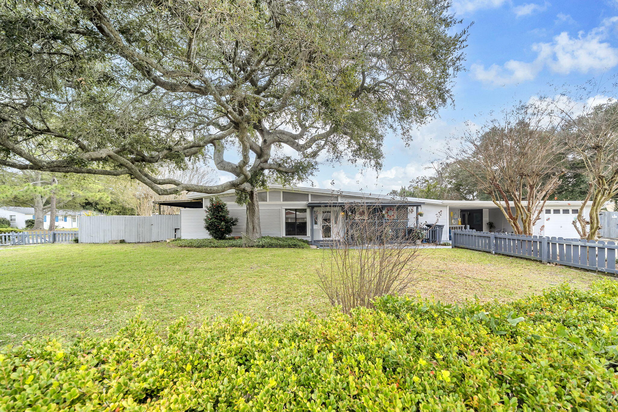 SEABREEZE 6TH ADD LOT 1 BLK G - Residential