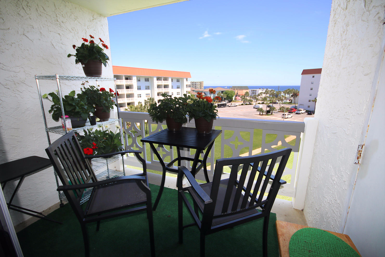 EL MATADOR CONDO - Residential