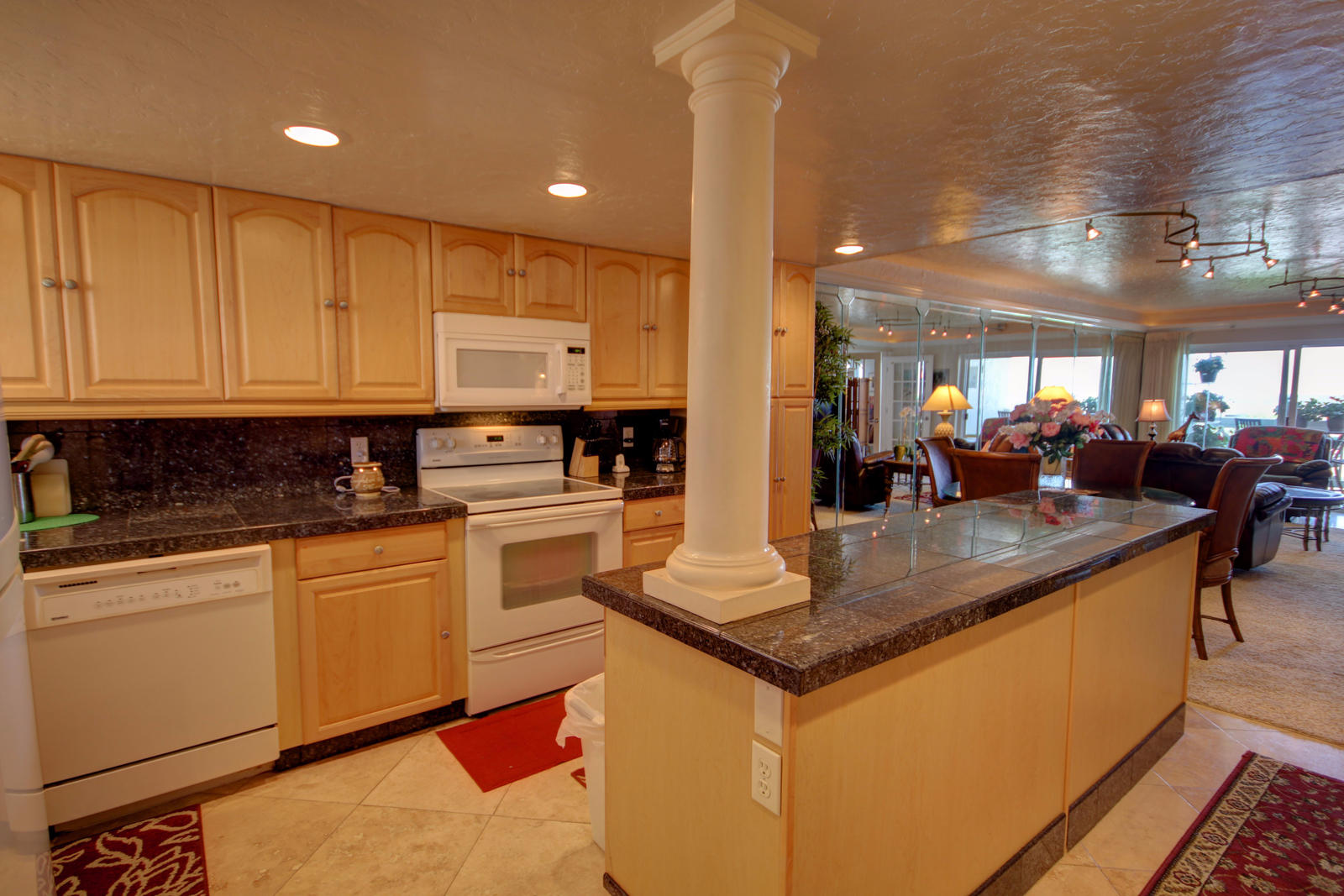 EL MATADOR CONDO - Residential