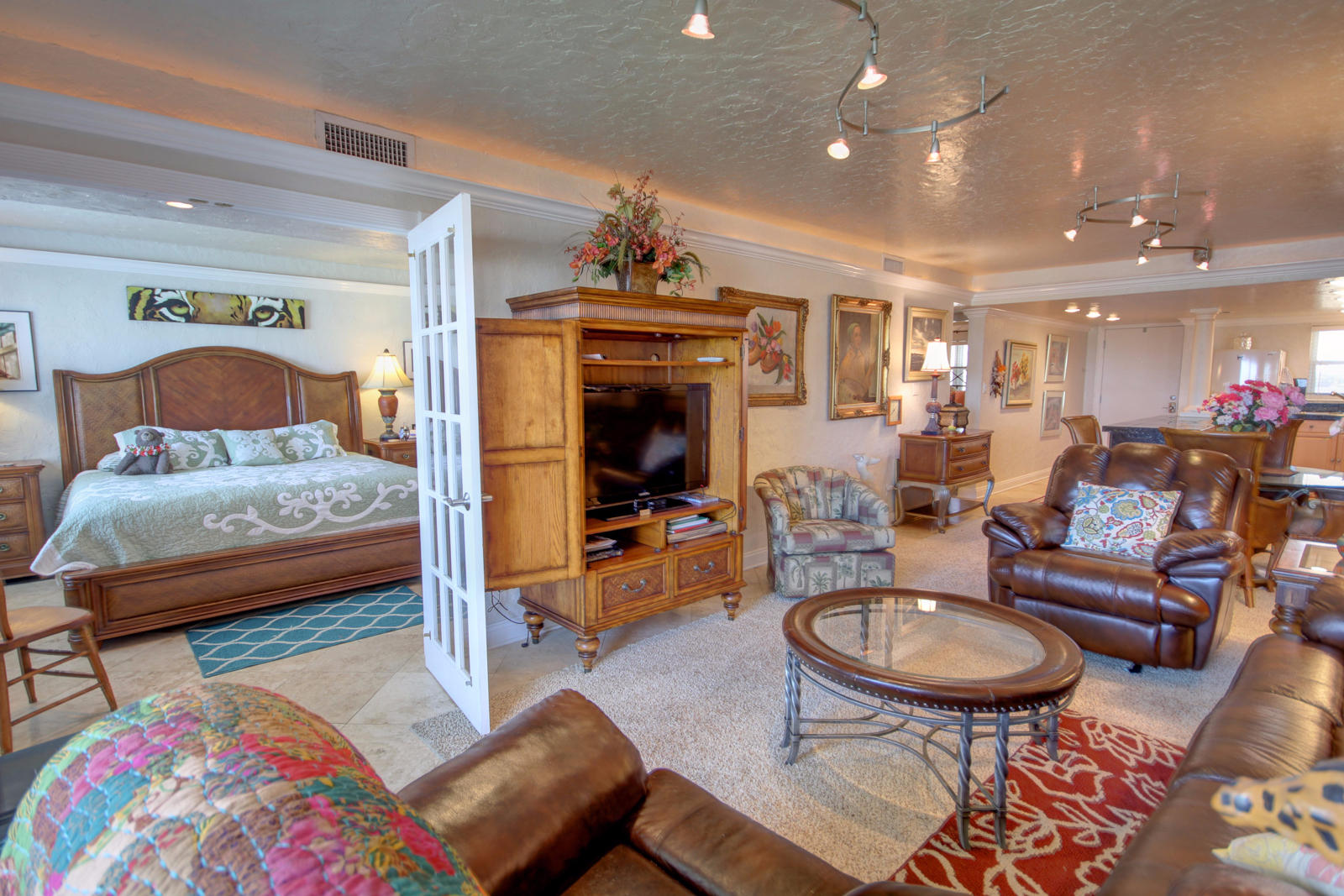 EL MATADOR CONDO - Residential