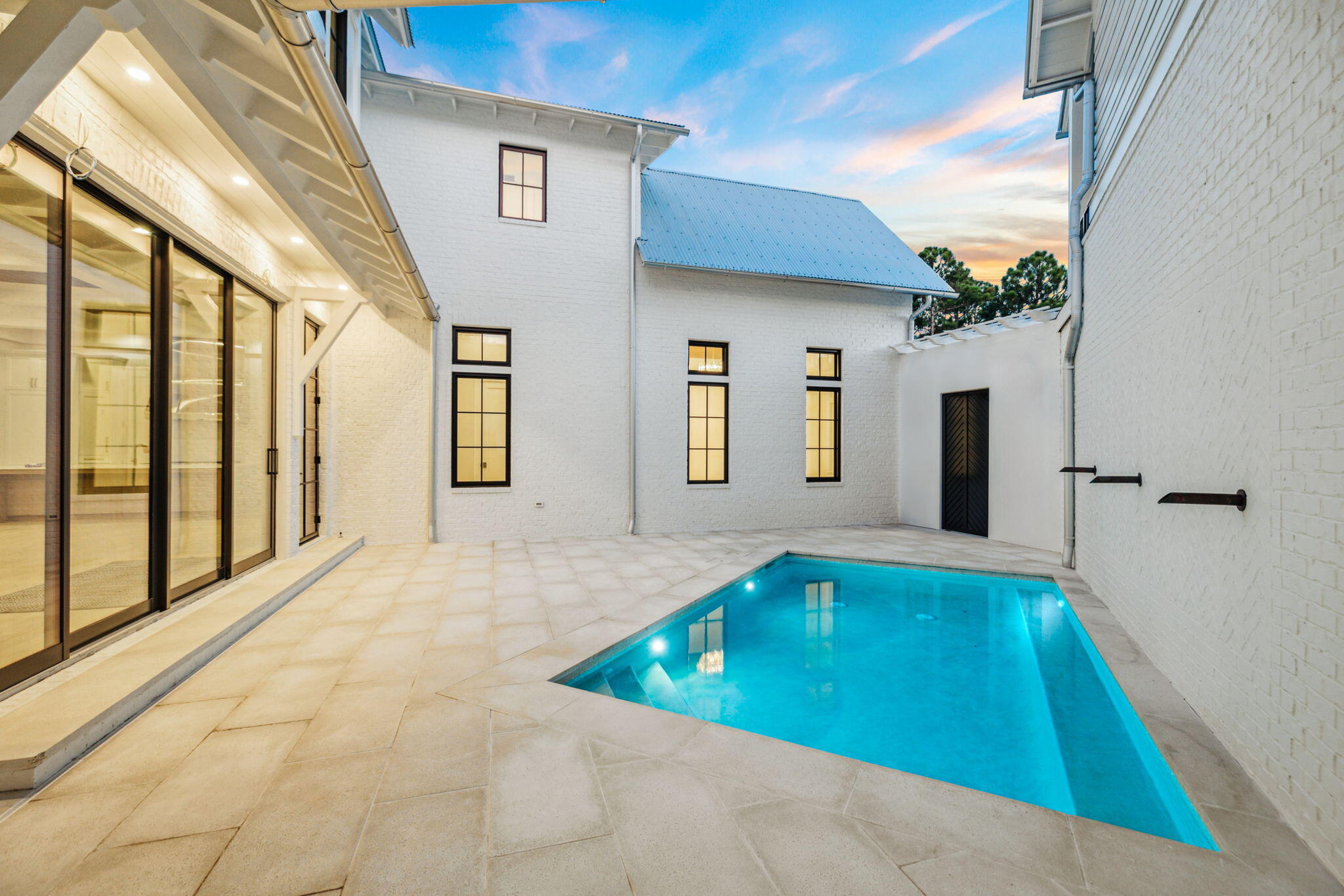 CHURCHILL OAKS - Residential