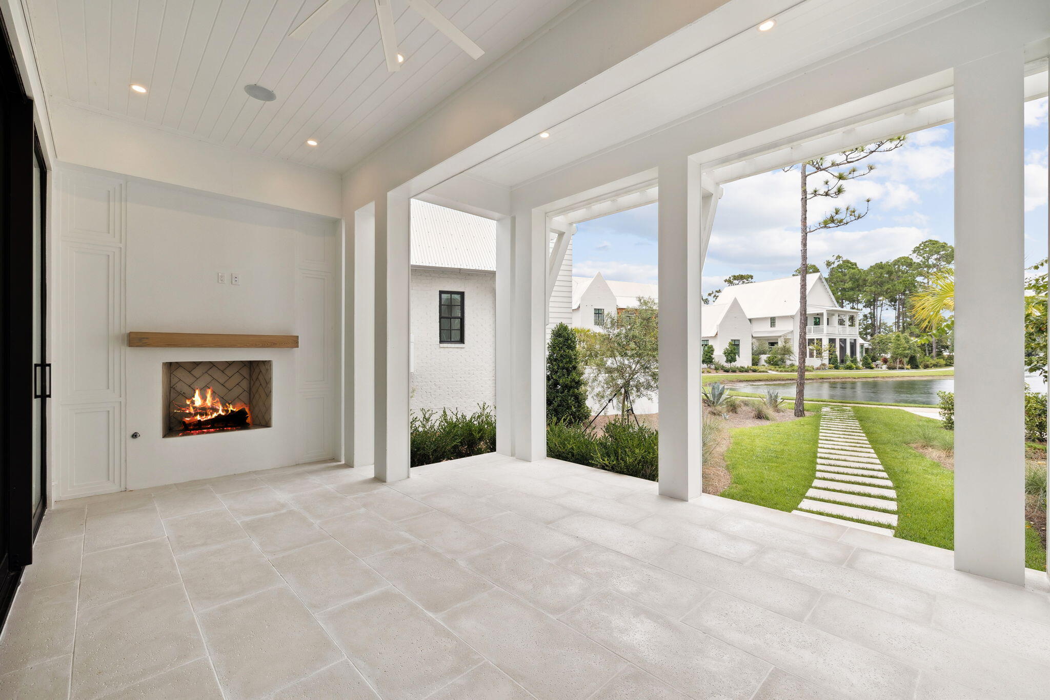 CHURCHILL OAKS - Residential