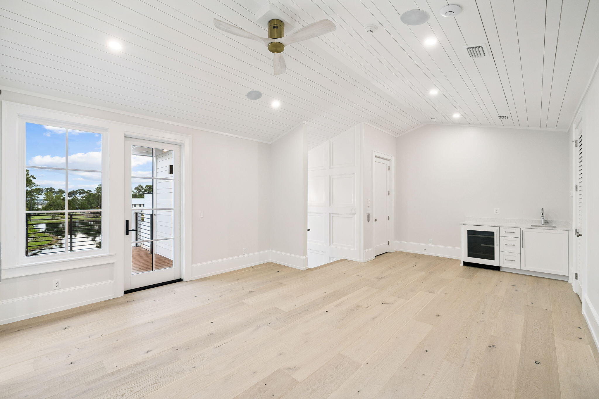 CHURCHILL OAKS - Residential