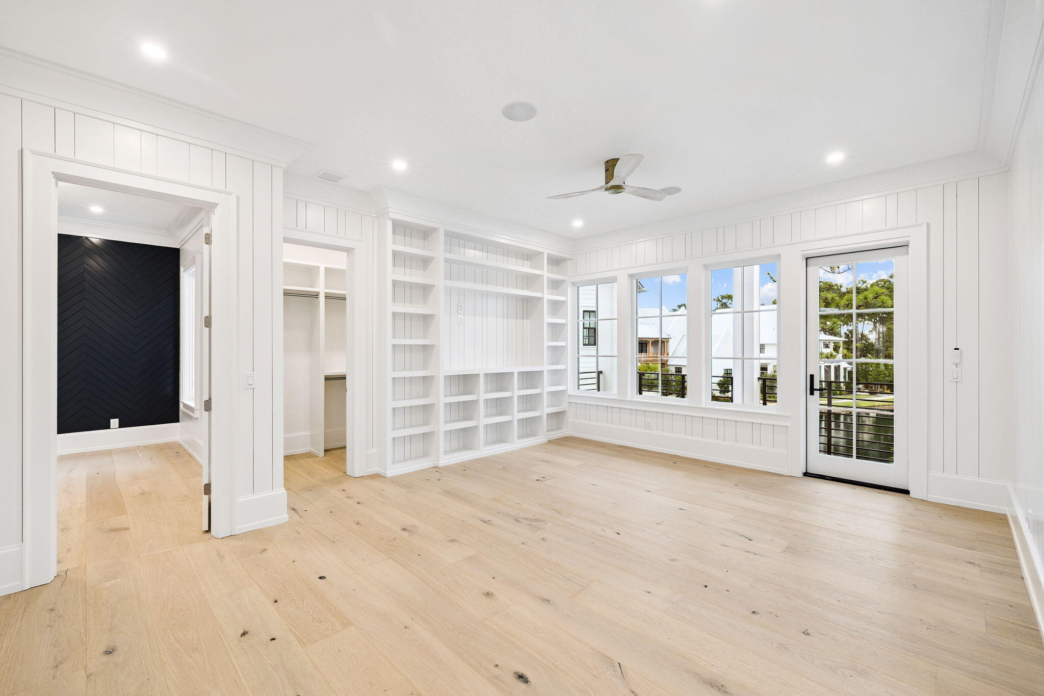 CHURCHILL OAKS - Residential