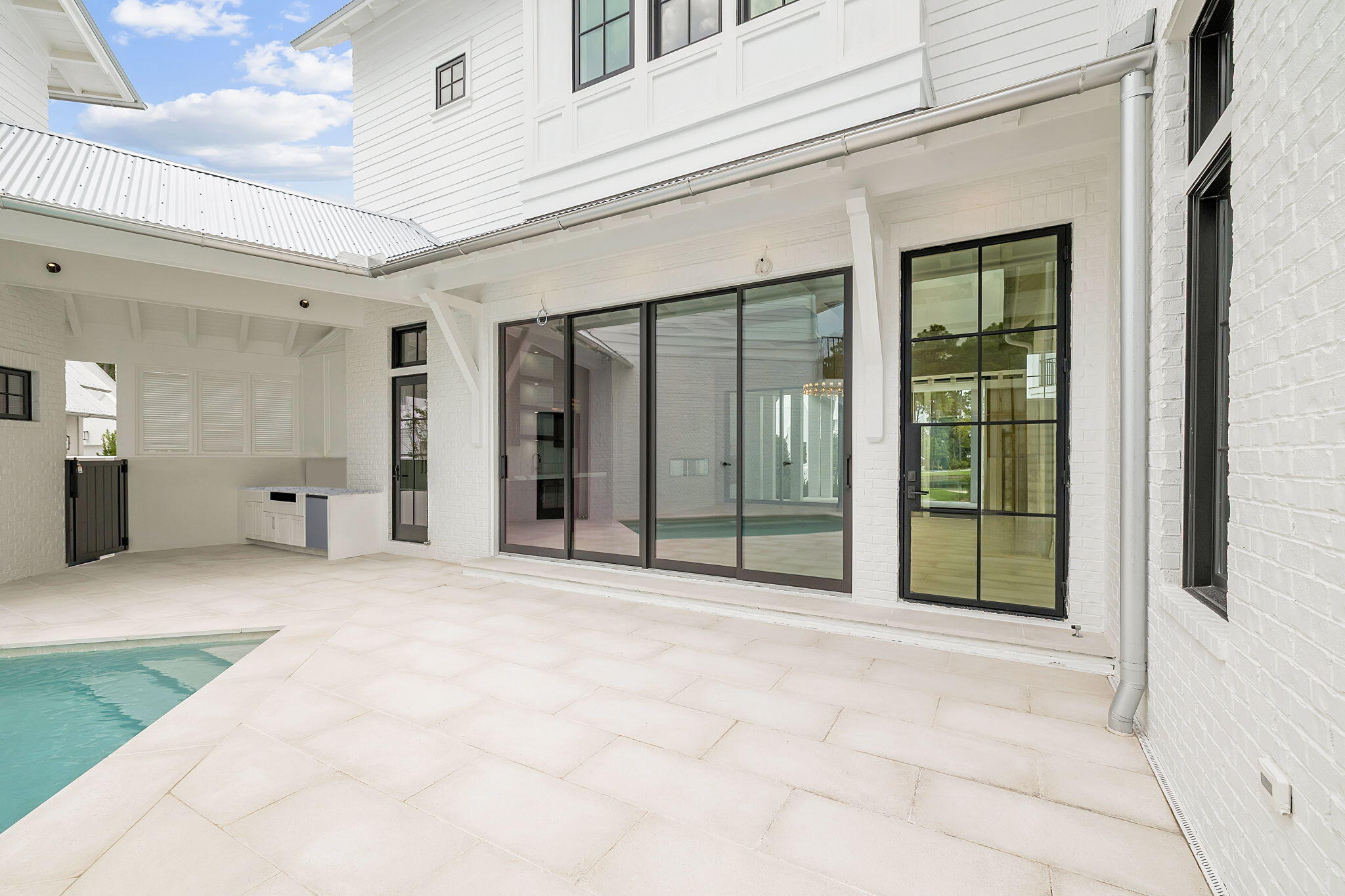 CHURCHILL OAKS - Residential