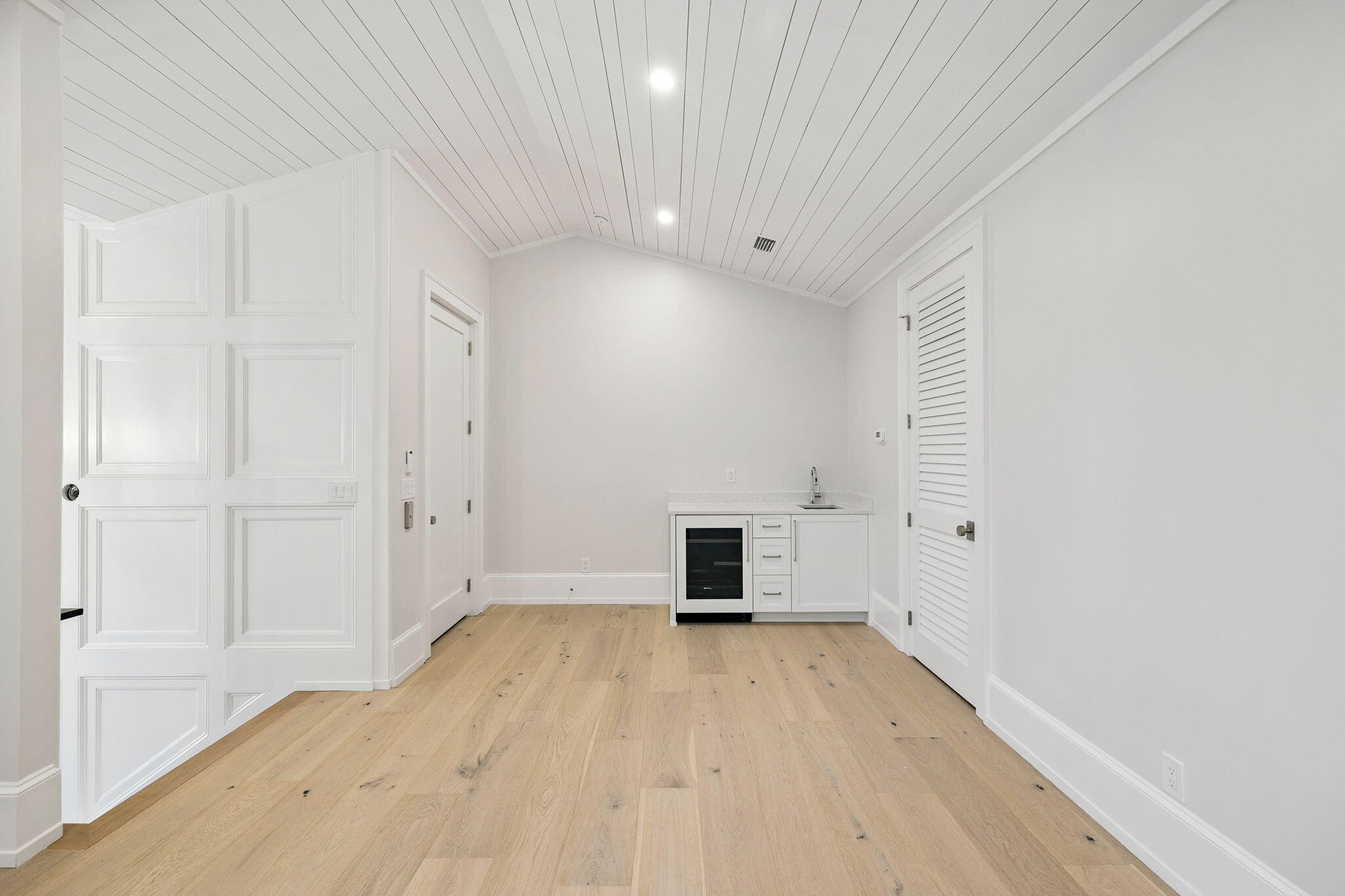 CHURCHILL OAKS - Residential