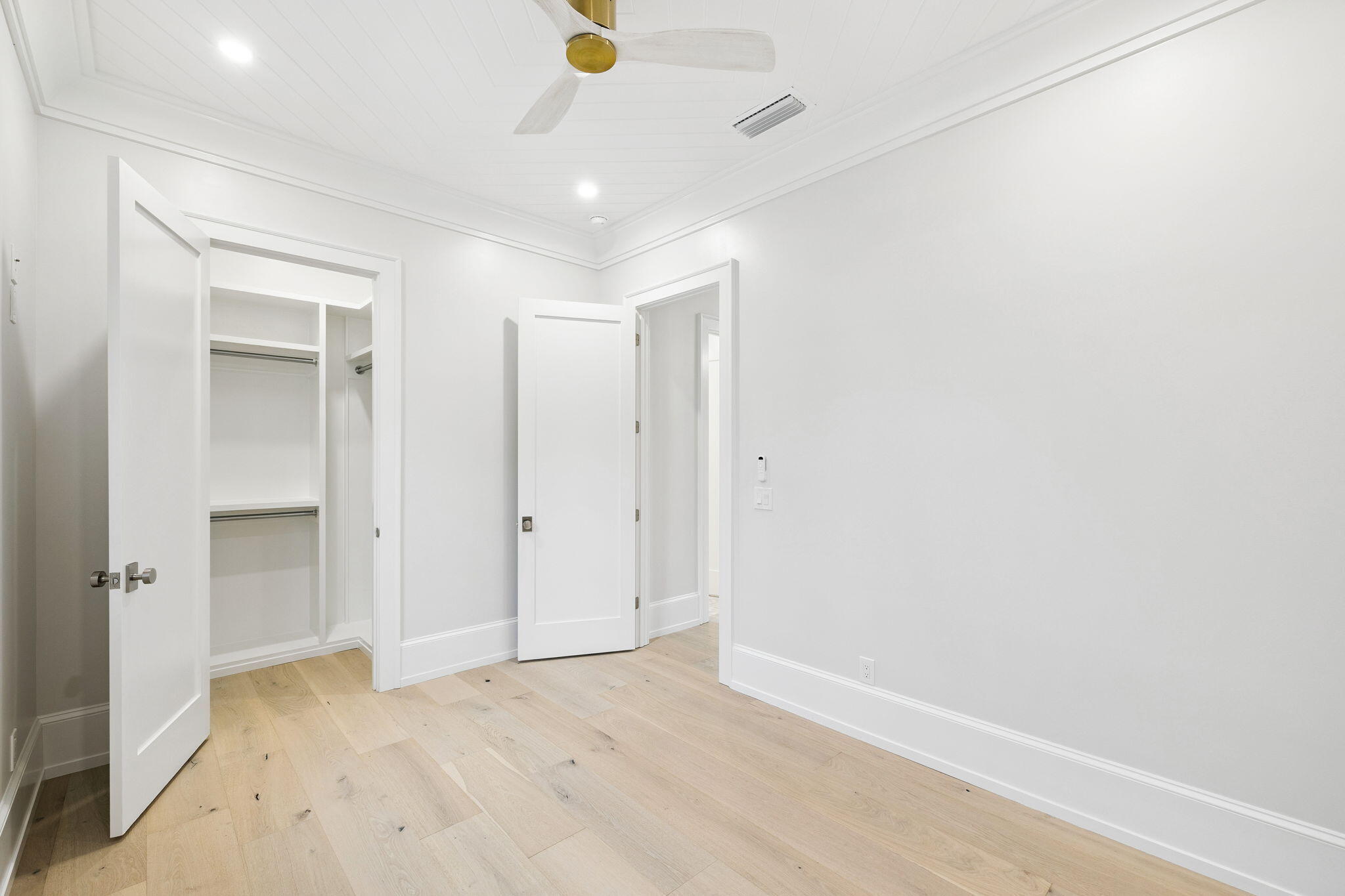 CHURCHILL OAKS - Residential