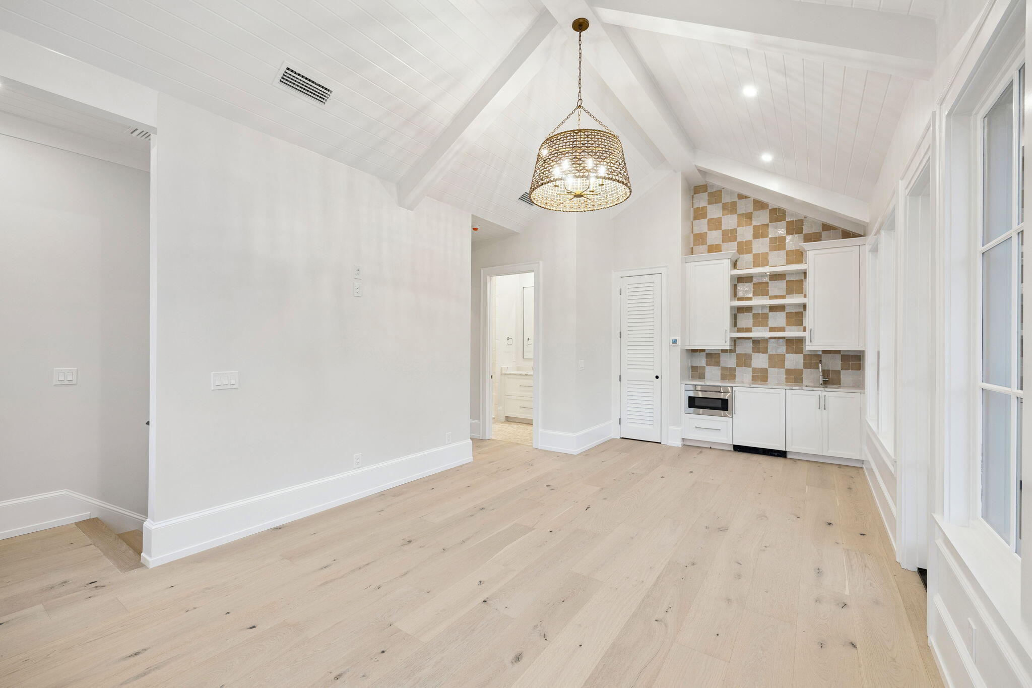 CHURCHILL OAKS - Residential