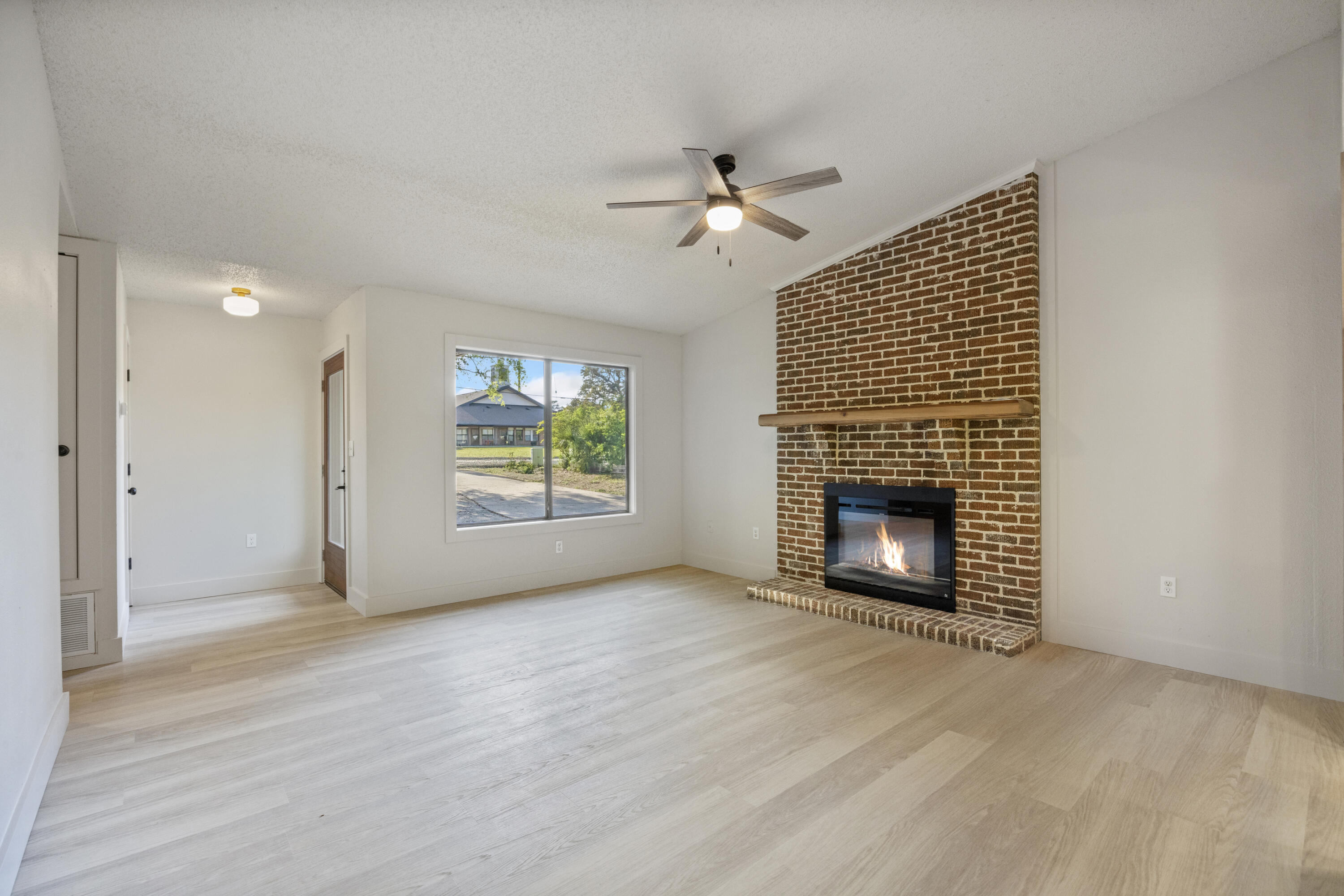 VALPARAISO P/C #5 LOT 8 & S25 FT LOT 9 - Residential