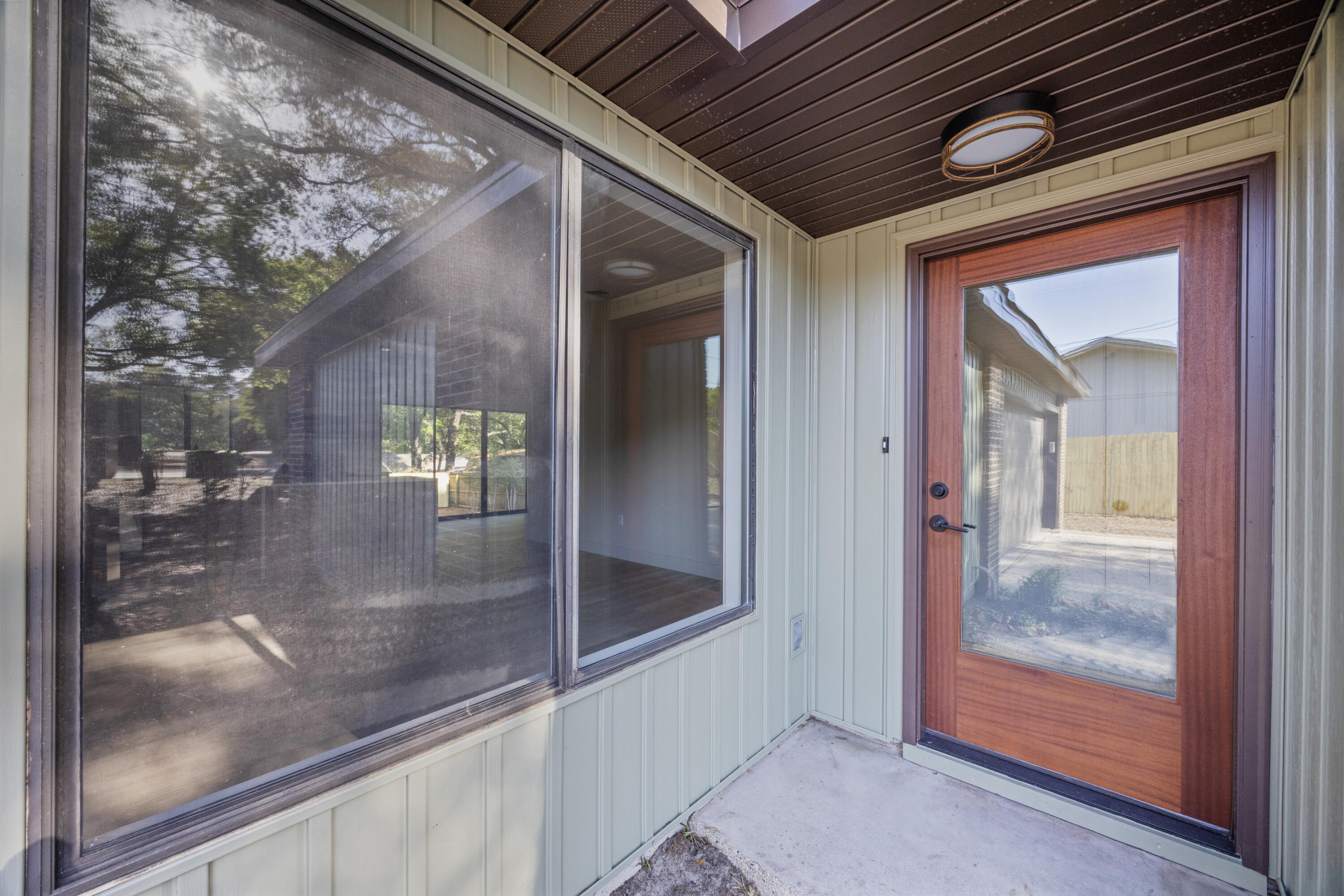 VALPARAISO P/C #5 LOT 8 & S25 FT LOT 9 - Residential