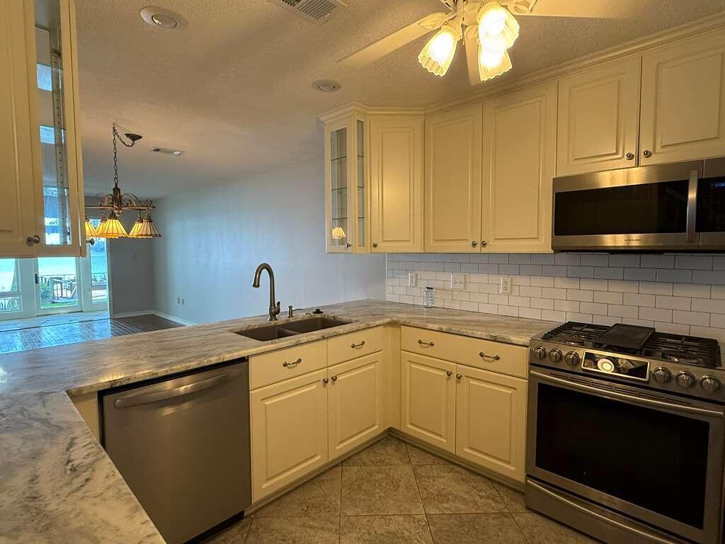 WATER OAKS 4 T/H - Residential Lease