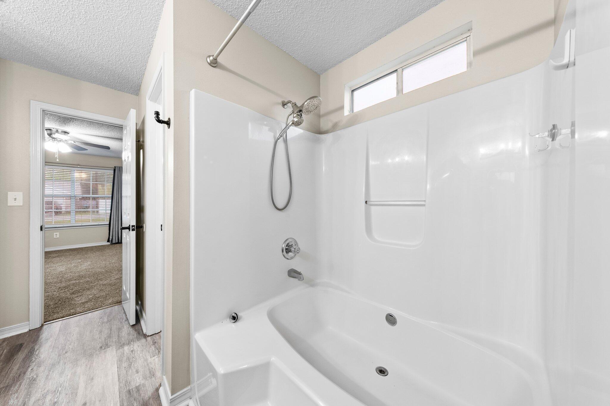 COUNTRYVIEW ESTATES 4TH ADDN PH 5 - Residential Lease