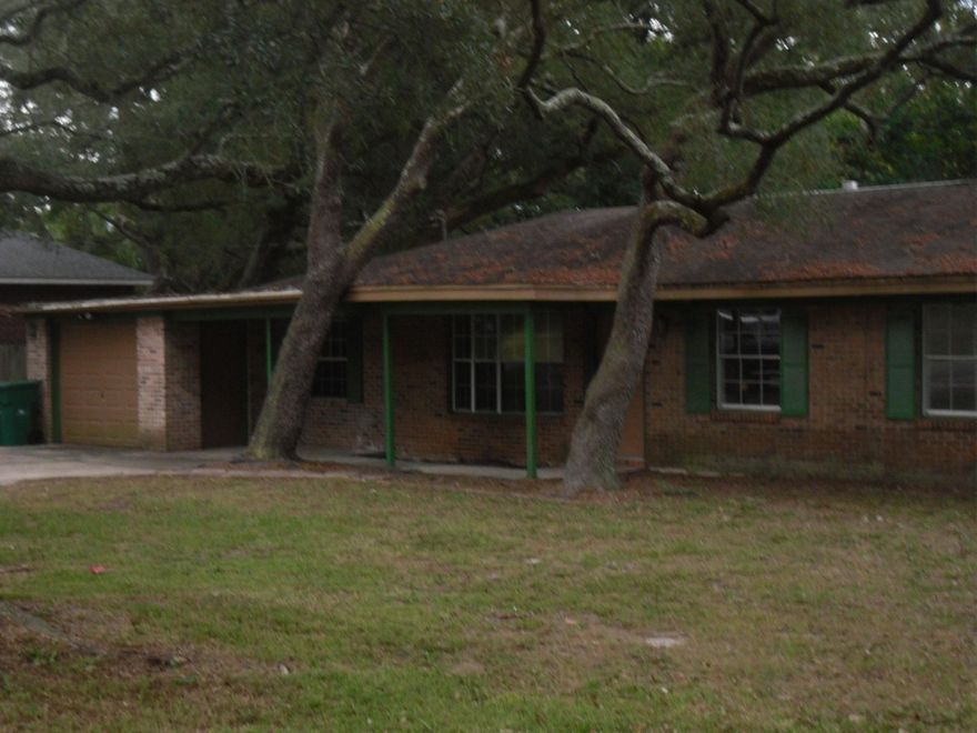 Looking for a home with great bones in the heart of Fort Walton Beach? Within minutes of the mall, dining and a short drive to the beach? You need to take a look at this home and see the possibilities. Nice open layout with separate living, dining and family rooms, an office and a huge whirlpool tub in the master bath as well as separate walk in shower. This is a Homepath property and is being sold as is. Buyers should verify any information they deem important.