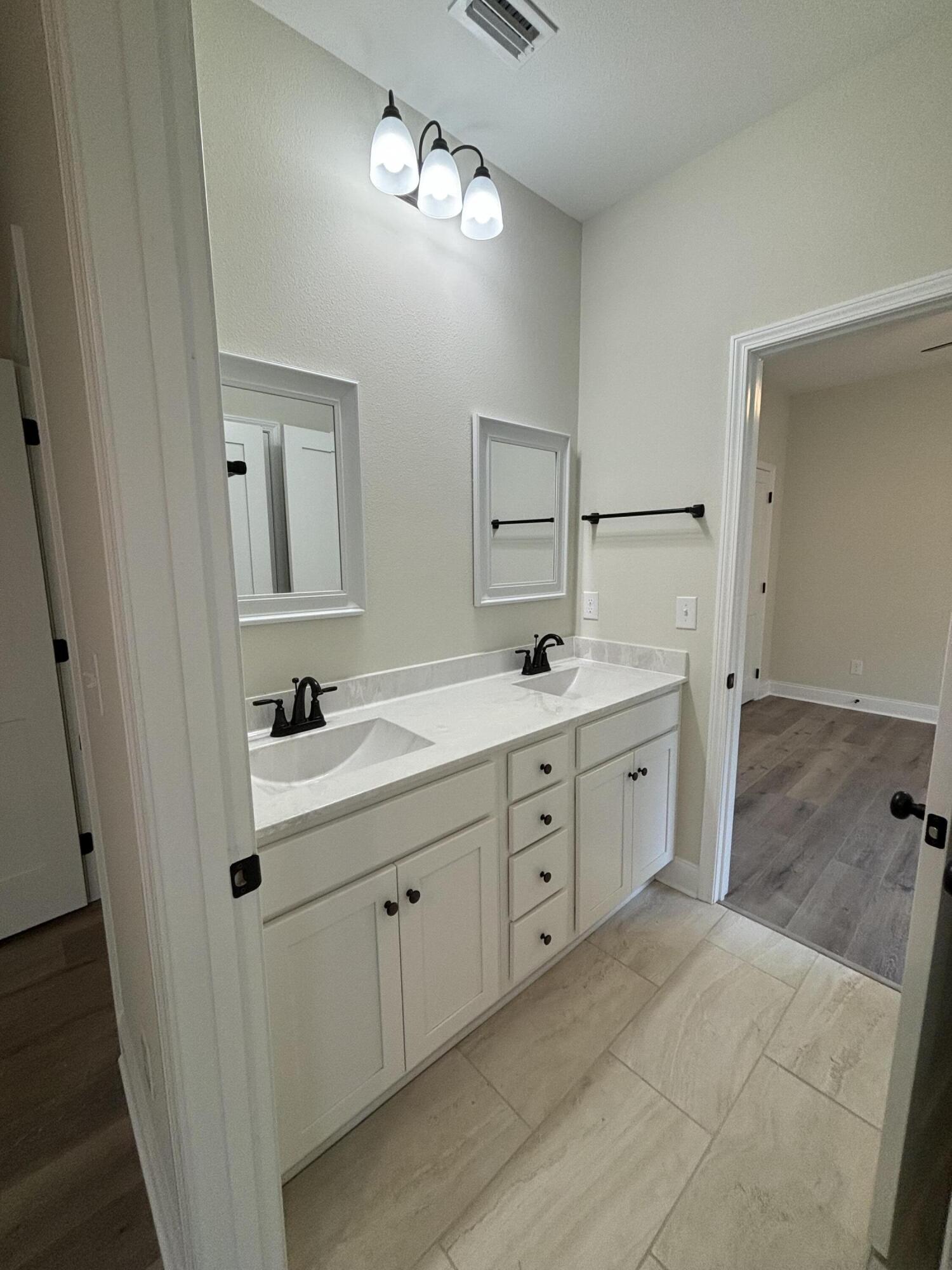 LlOYD & HETHERINGTON - Residential