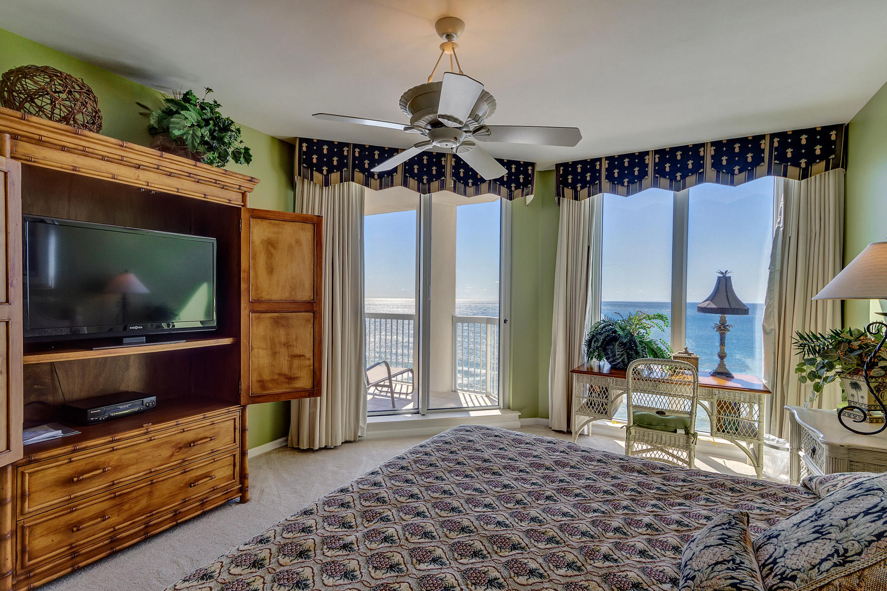 SILVER BEACH TOWERS East - Residential