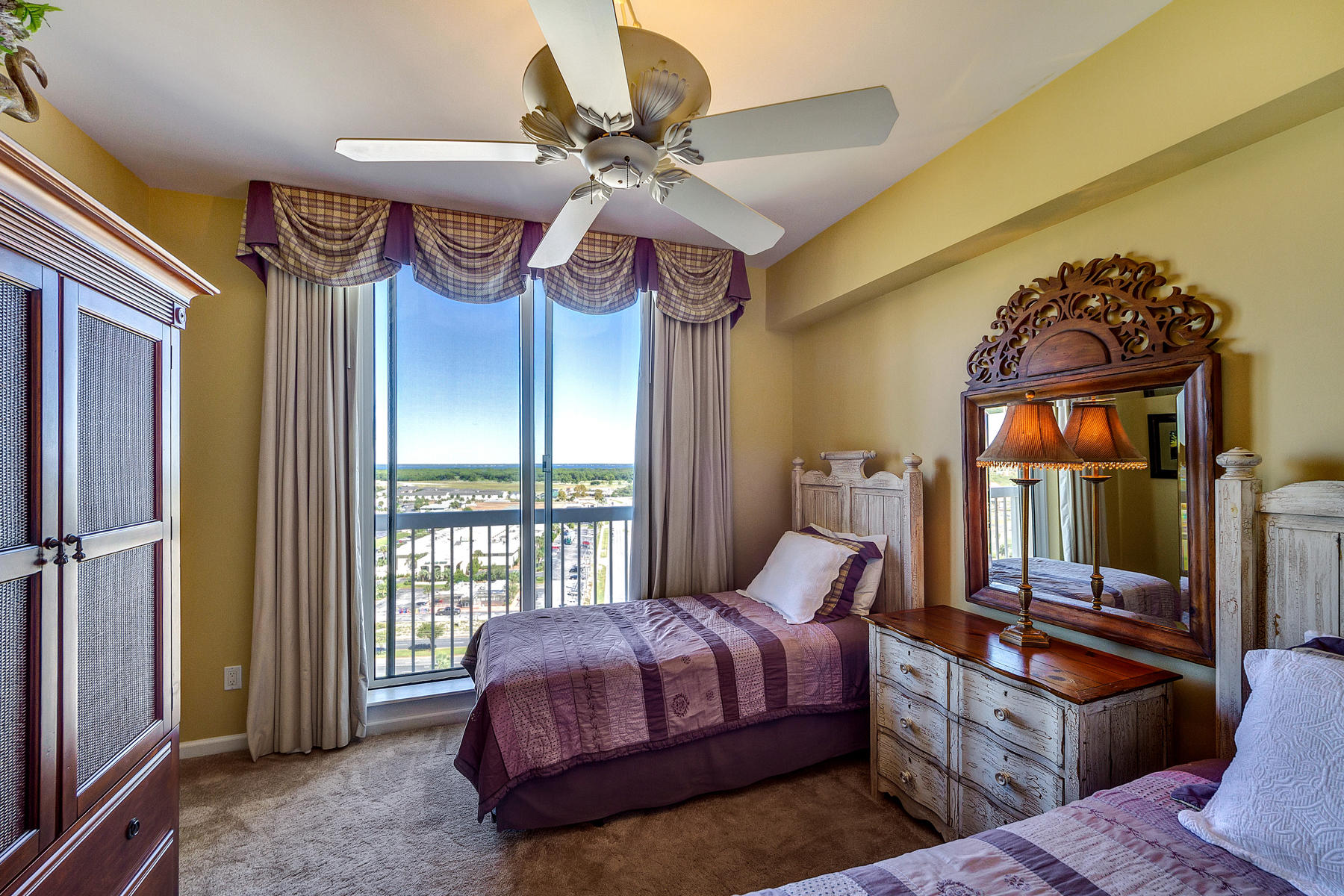 SILVER BEACH TOWERS East - Residential