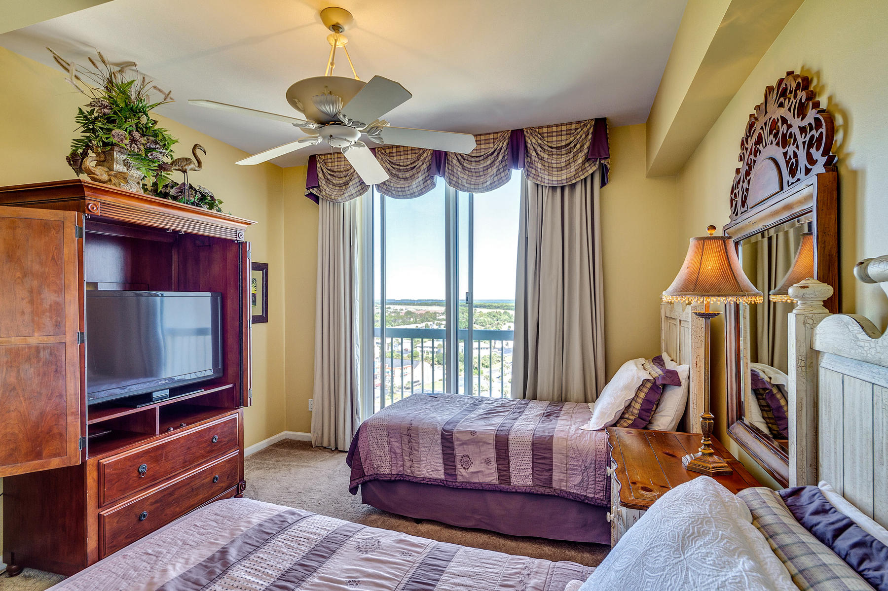 SILVER BEACH TOWERS East - Residential