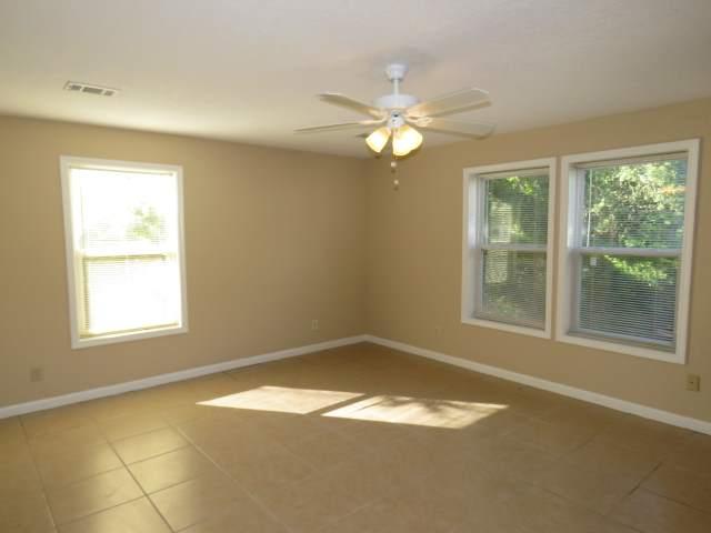 MONAHAN MANOR - Residential