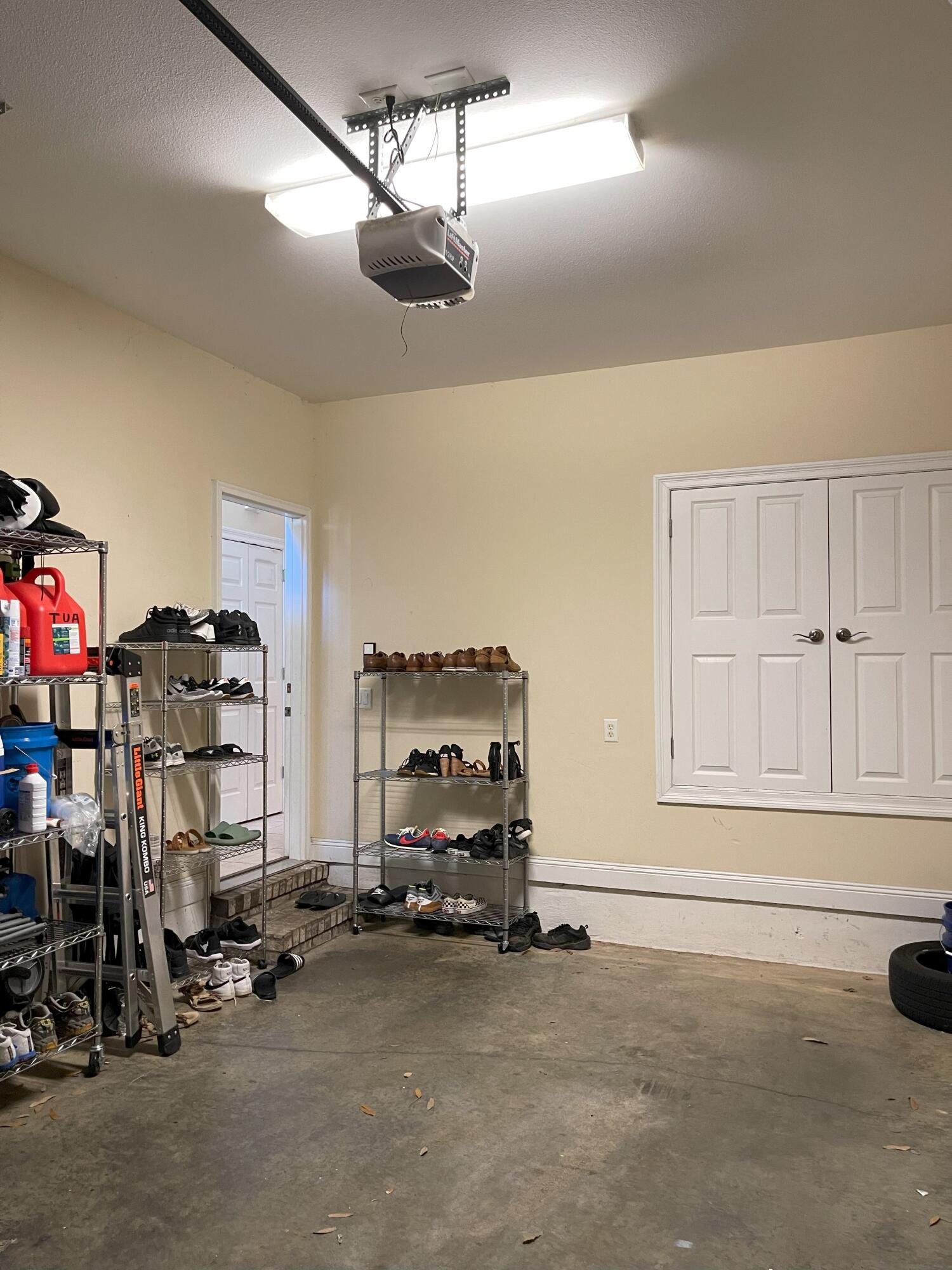 WALTON OAKS - Residential Lease