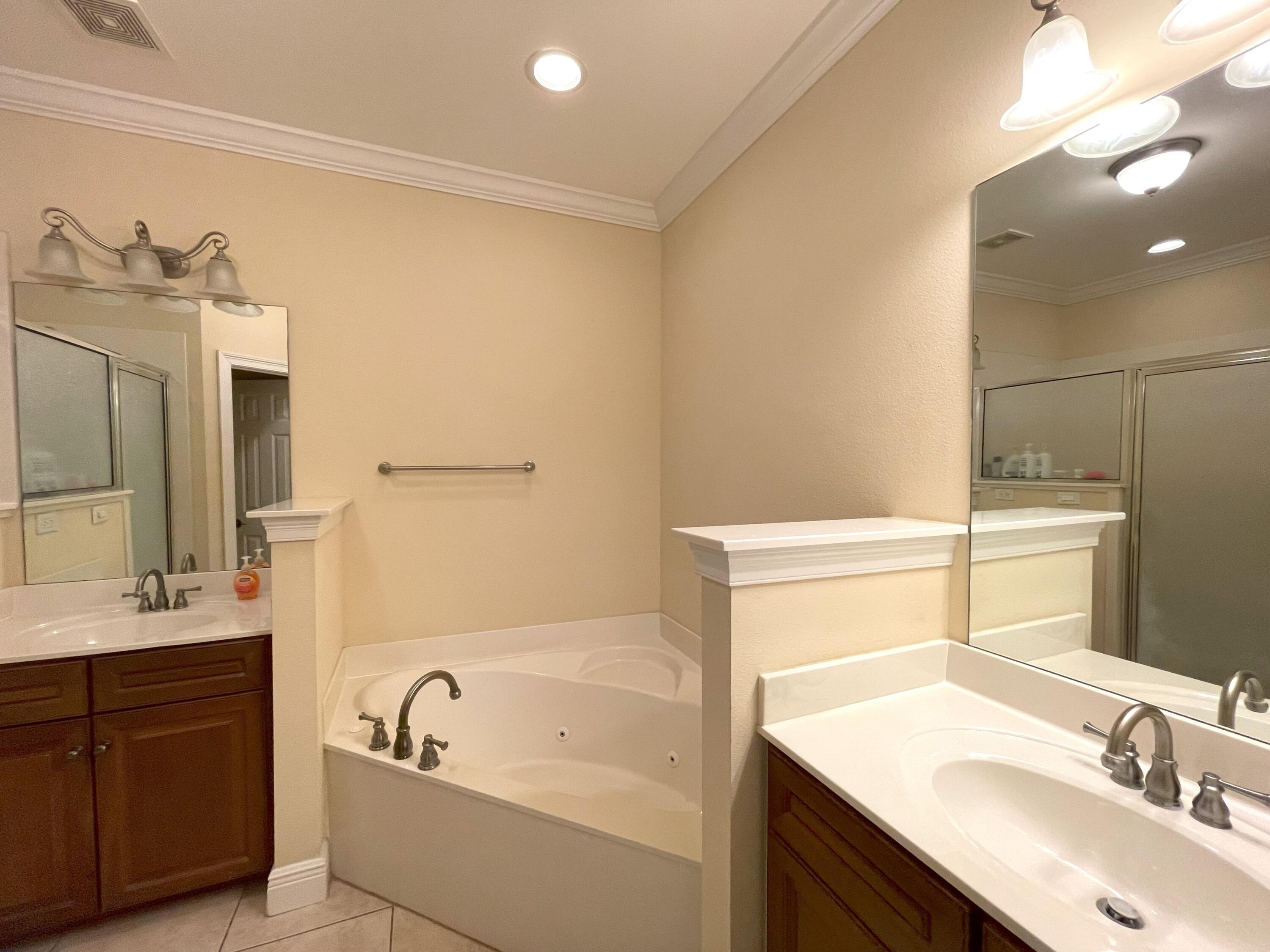 WALTON OAKS - Residential Lease