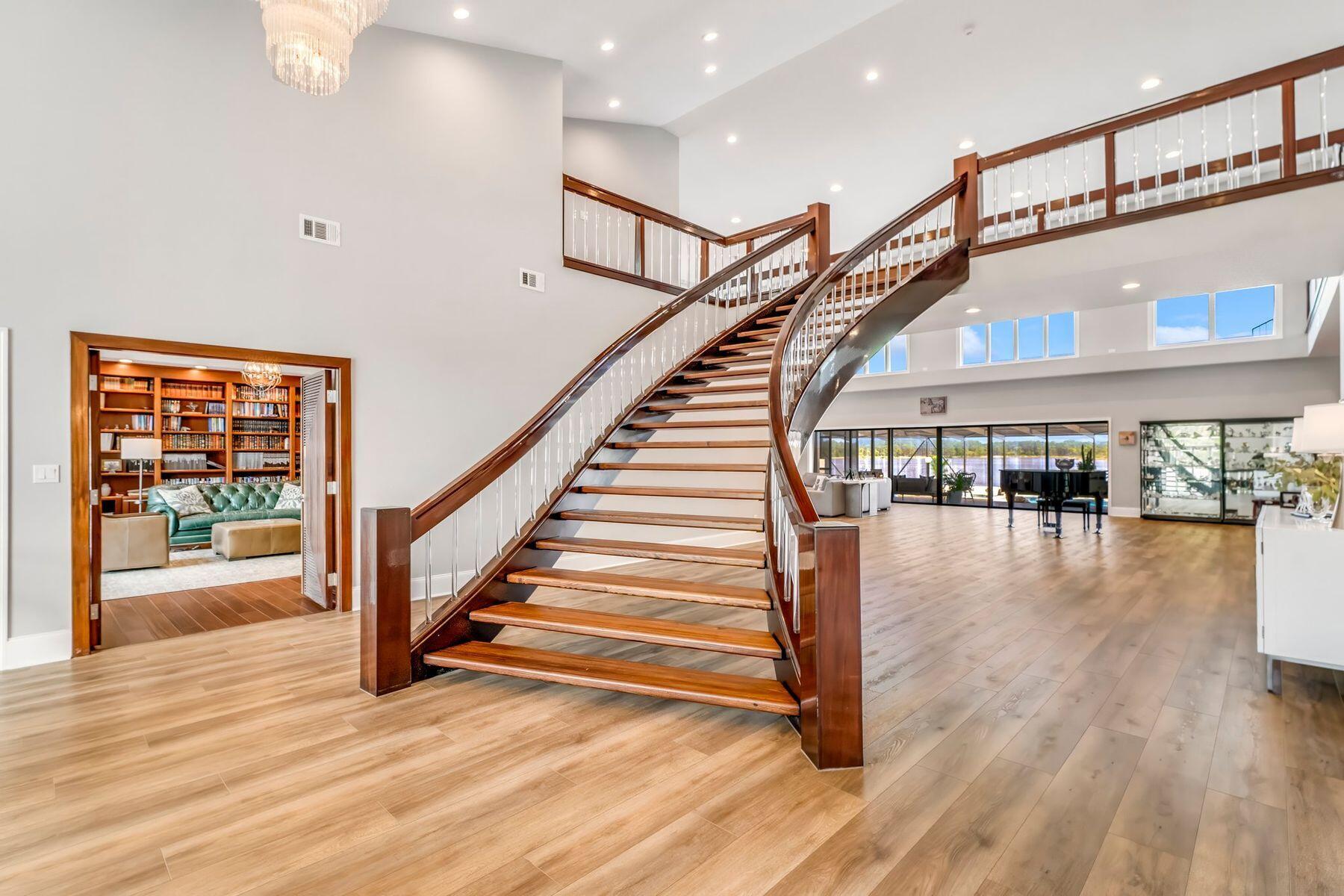 820 Gulf View Drive