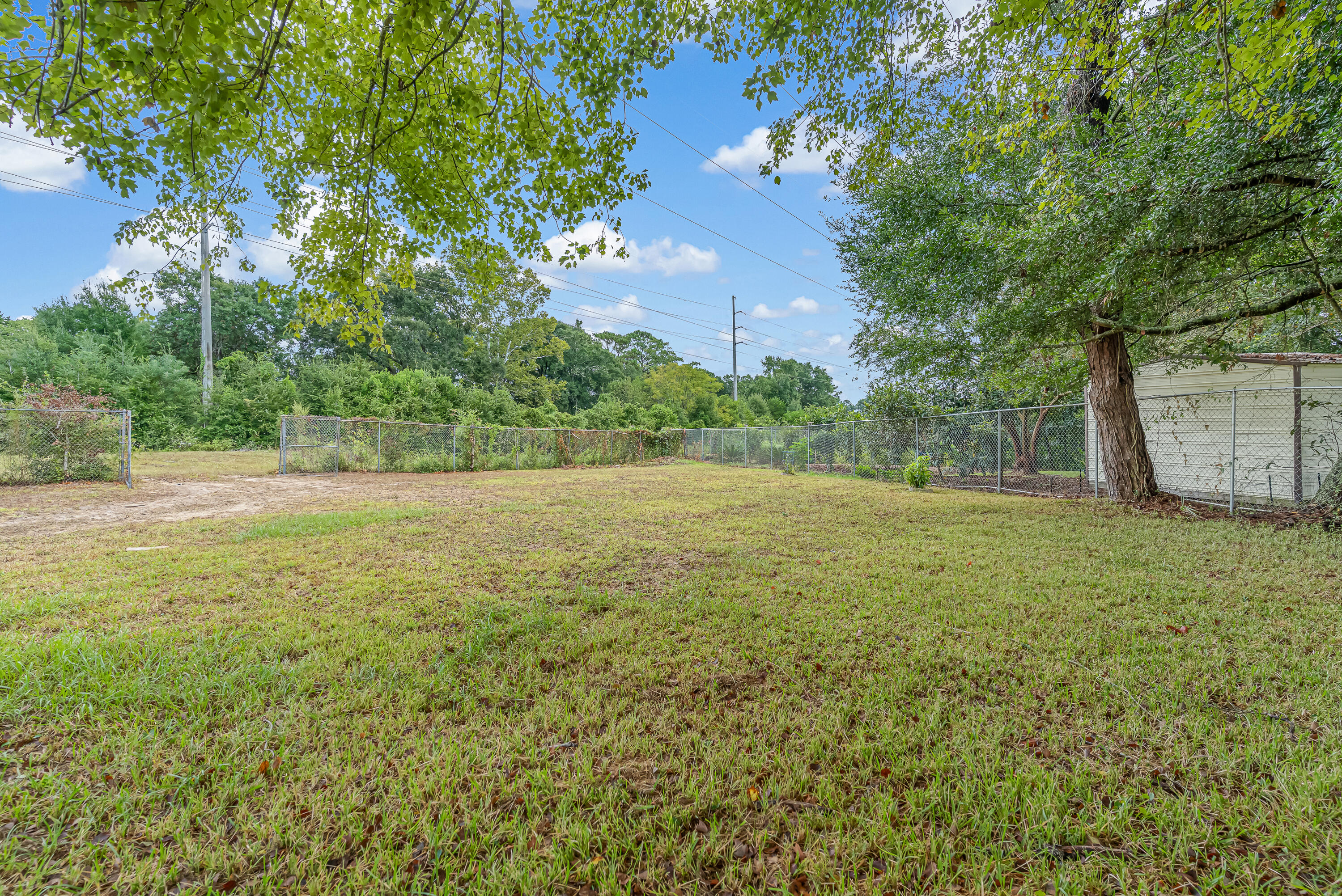 TANGLEWOOD S/D 1ST ADDN - Residential