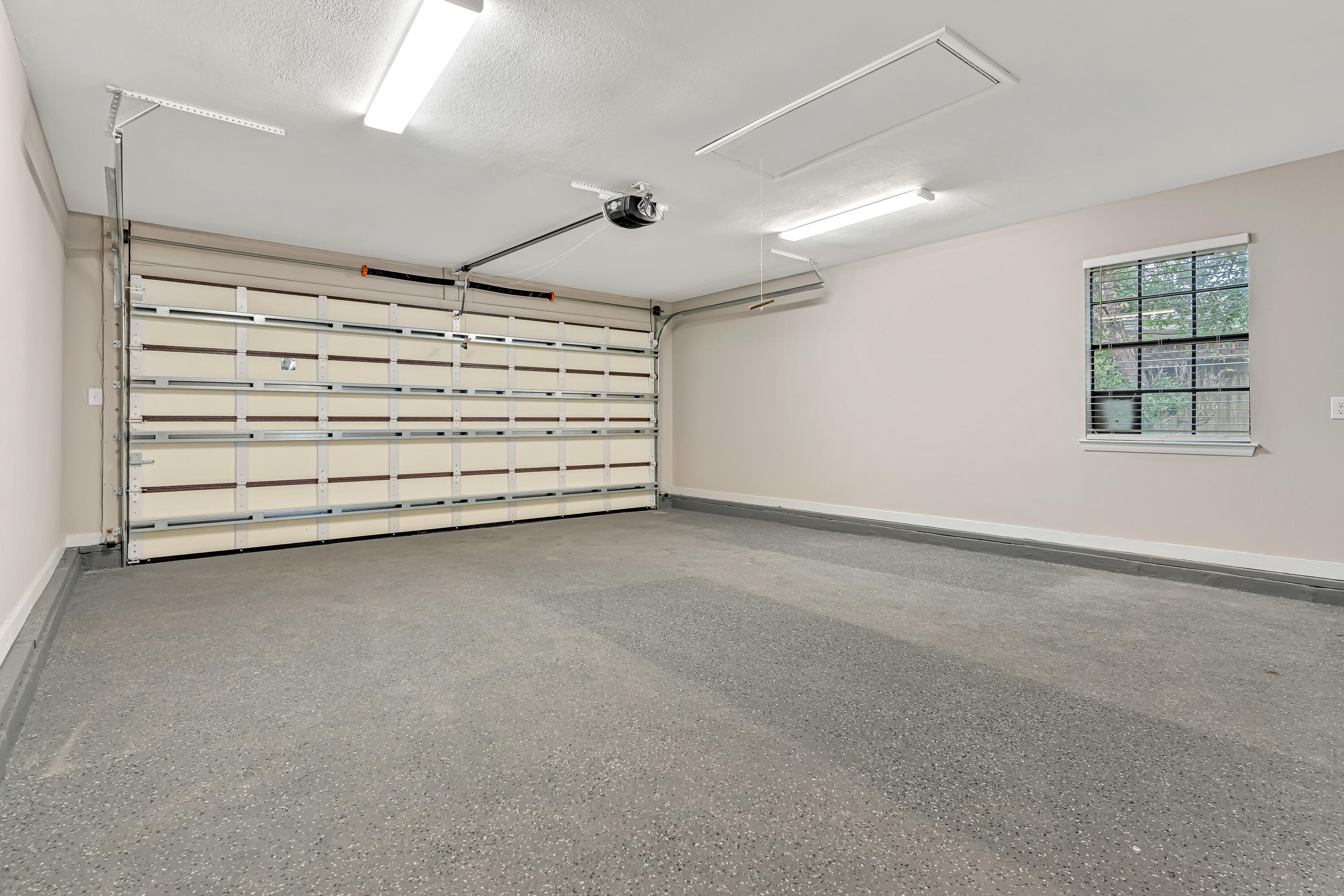TANGLEWOOD S/D 1ST ADDN - Residential