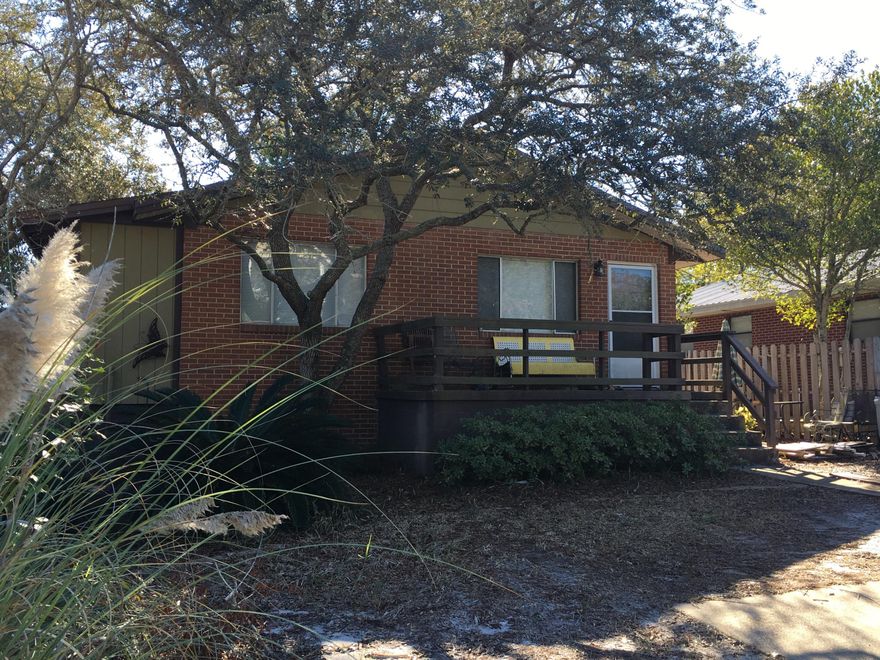 This 3 bedroom 1 1/2 bath Florida Cottage is in Blue Mountain Beach just off Hwy 30a. Bonus laundry / storage / pantry room. Walk or bike to the Blue Mountain Beach access. Small indoor pets under 20 pound allowed with pet fee.