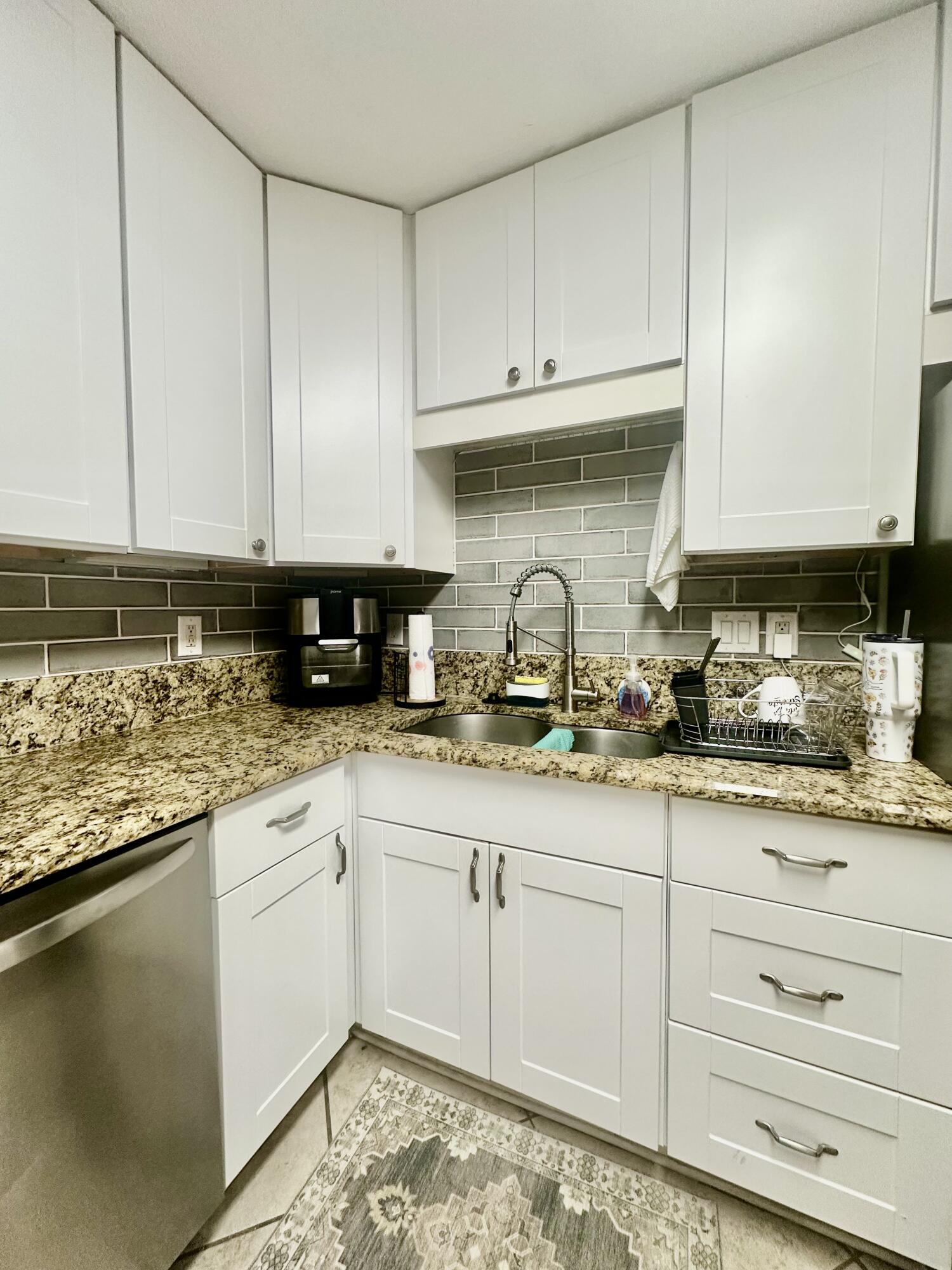 BREAKERS WEST - Residential