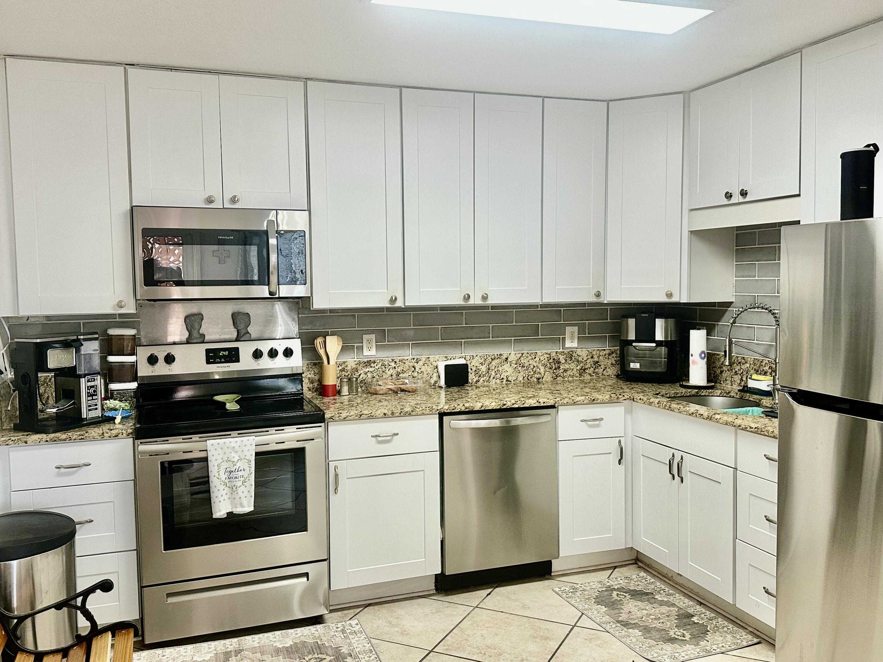 BREAKERS WEST - Residential