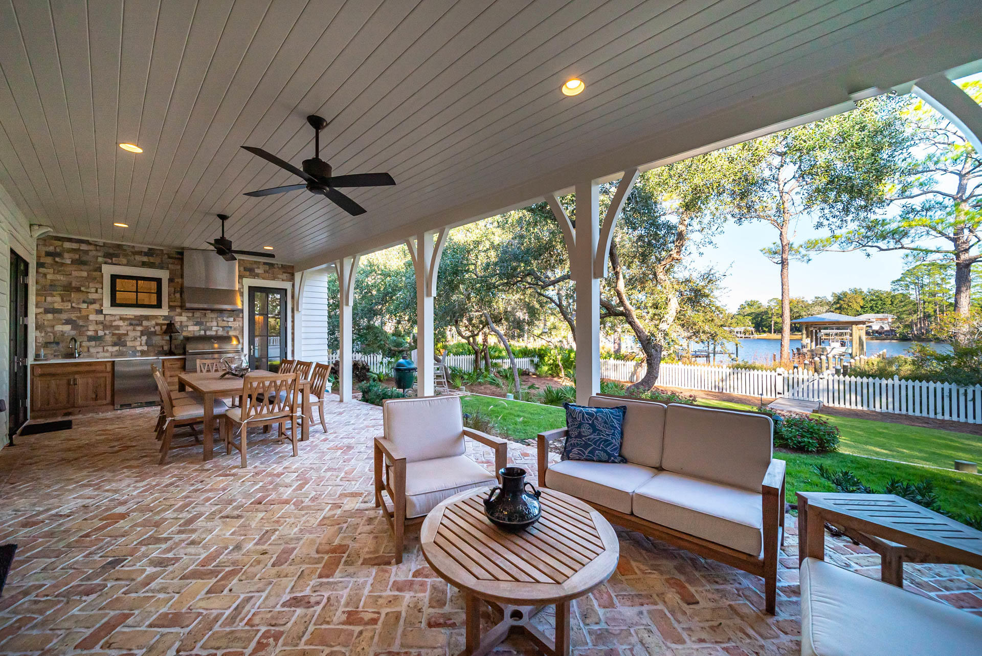 BOTANY BAYOU - Residential