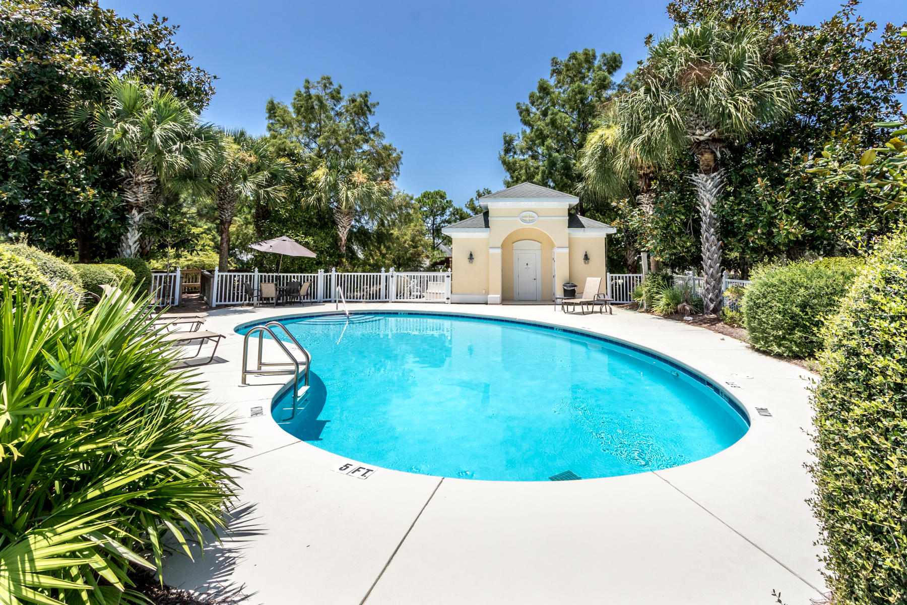 FAIRWAY VILLAS - Residential